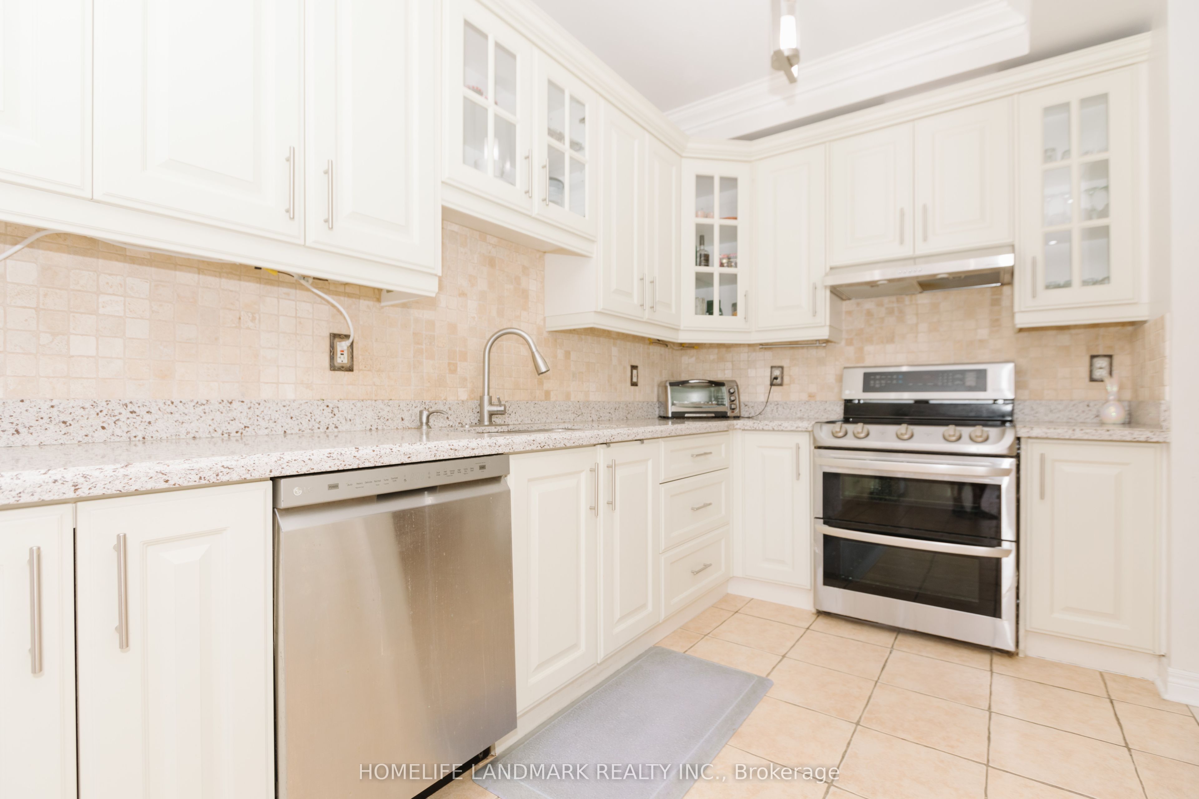3432 Eglinton Avenue W Property Photo 13