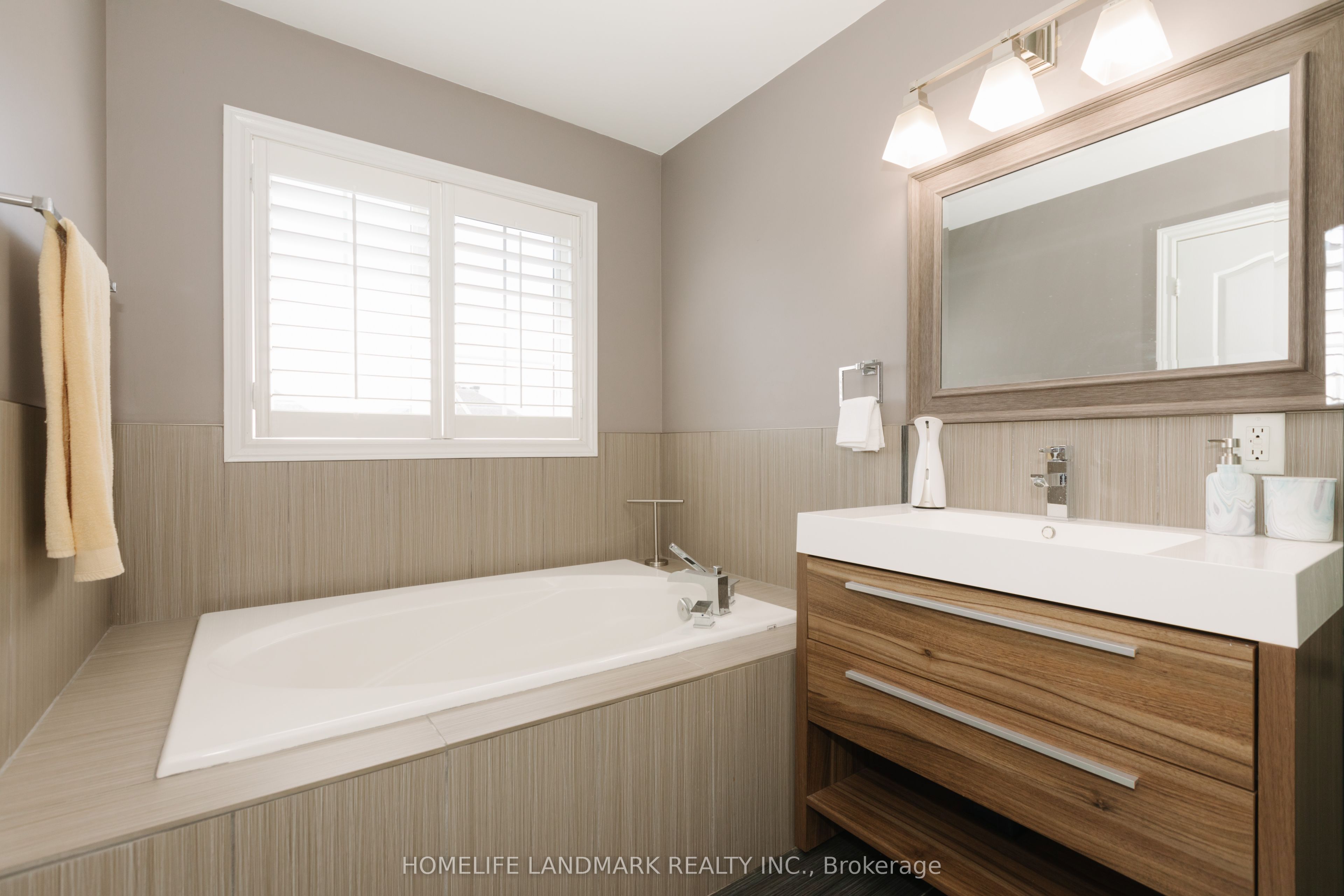 3432 Eglinton Avenue W Property Photo 22