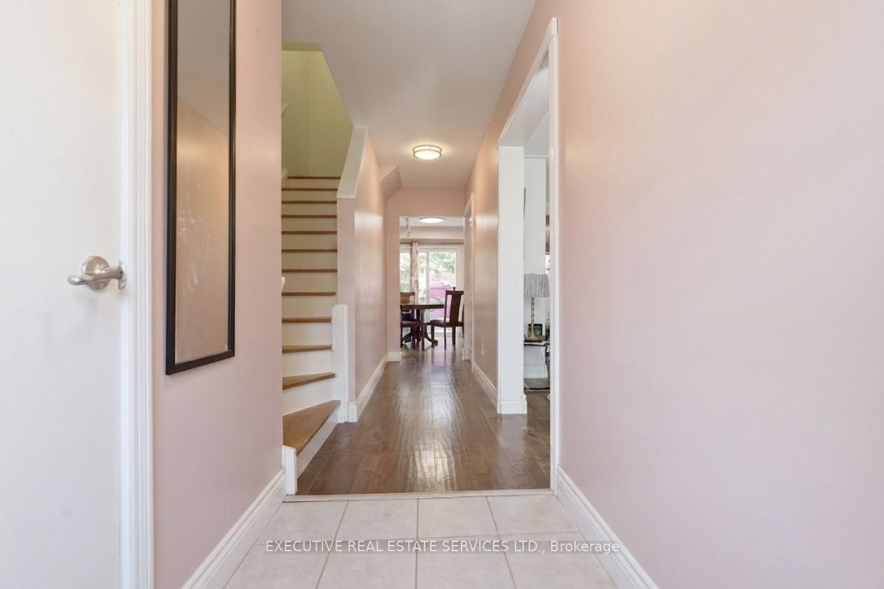 60 Chipwood Crescent Property Photo 2