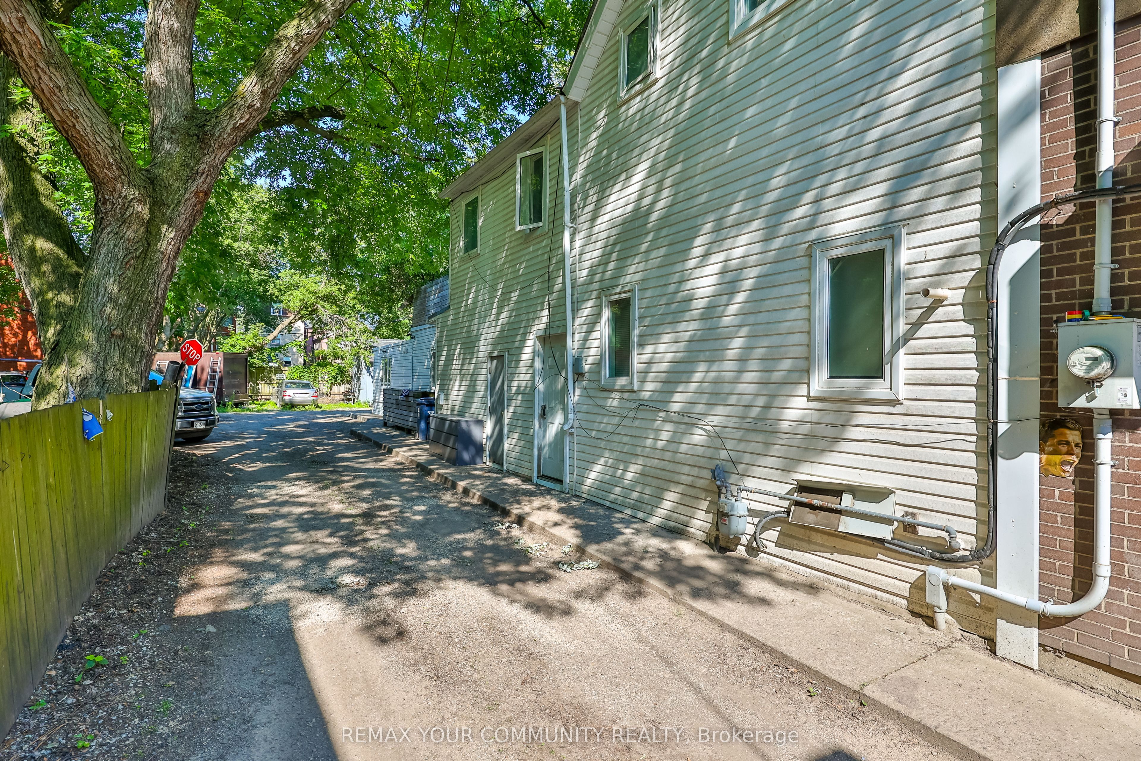 316 Dufferin Street Property Photo 5
