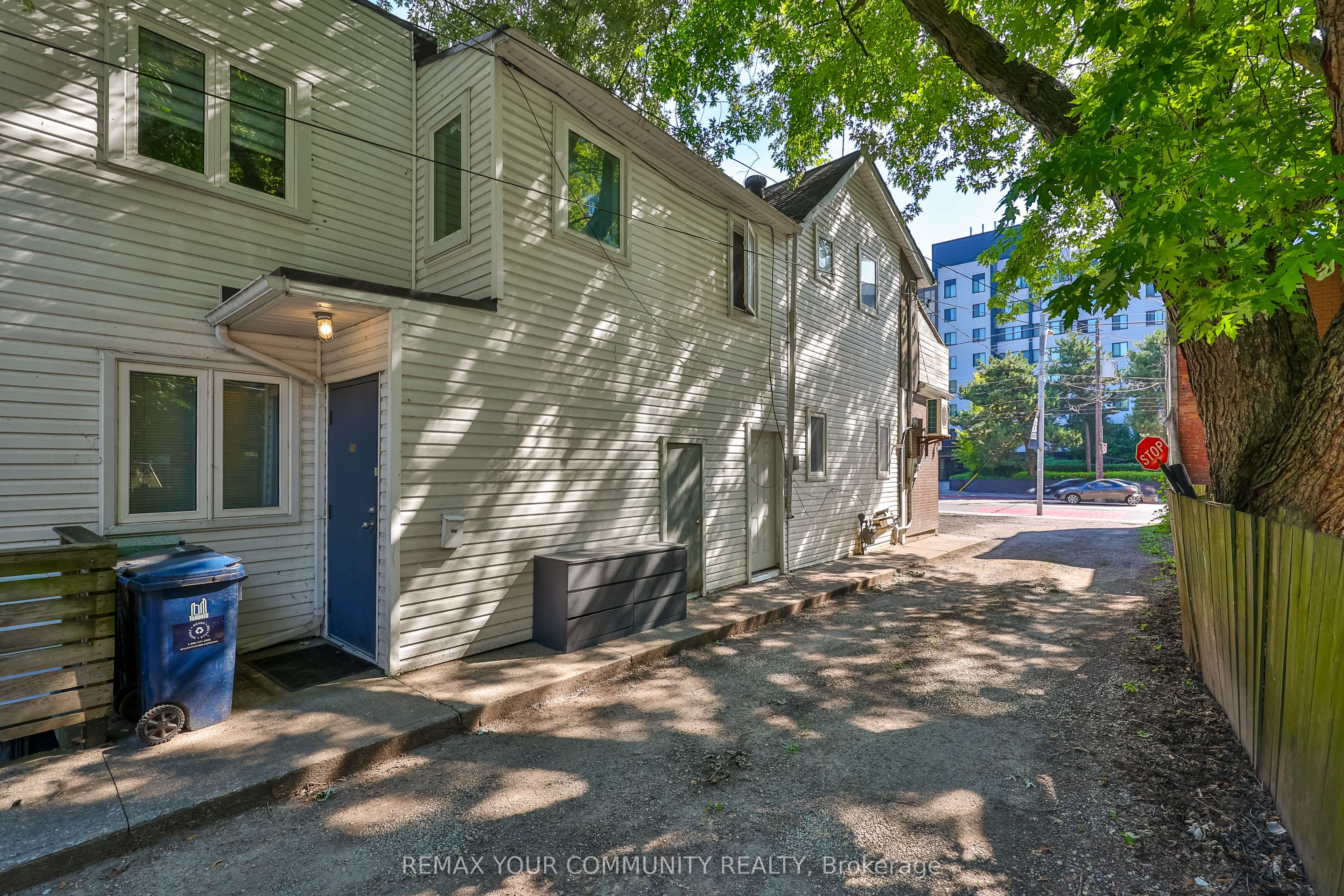316 Dufferin Street Property Photo 6