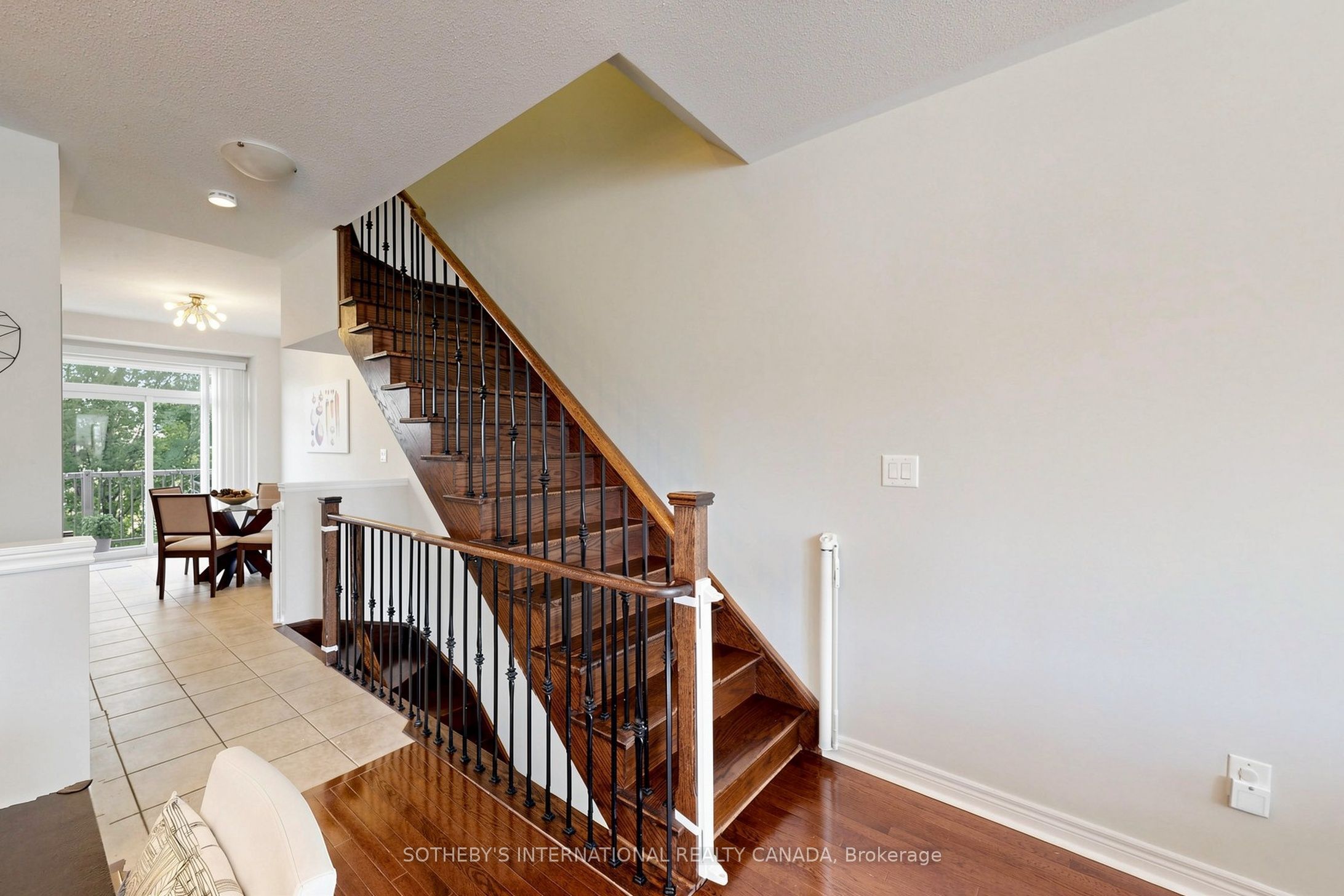 38 Cedar Lake Crescent Property Photo 9