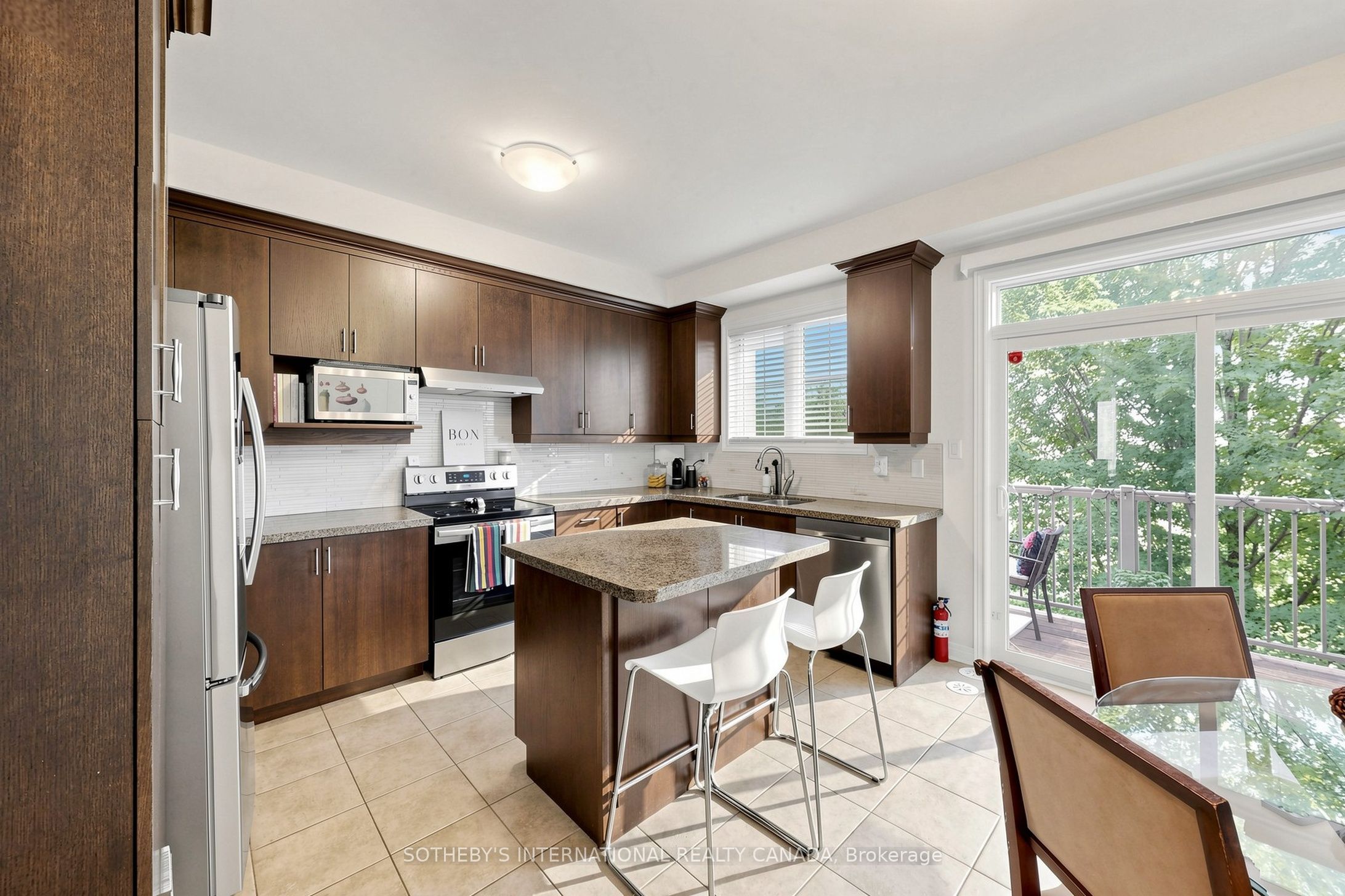 38 Cedar Lake Crescent Property Photo 11
