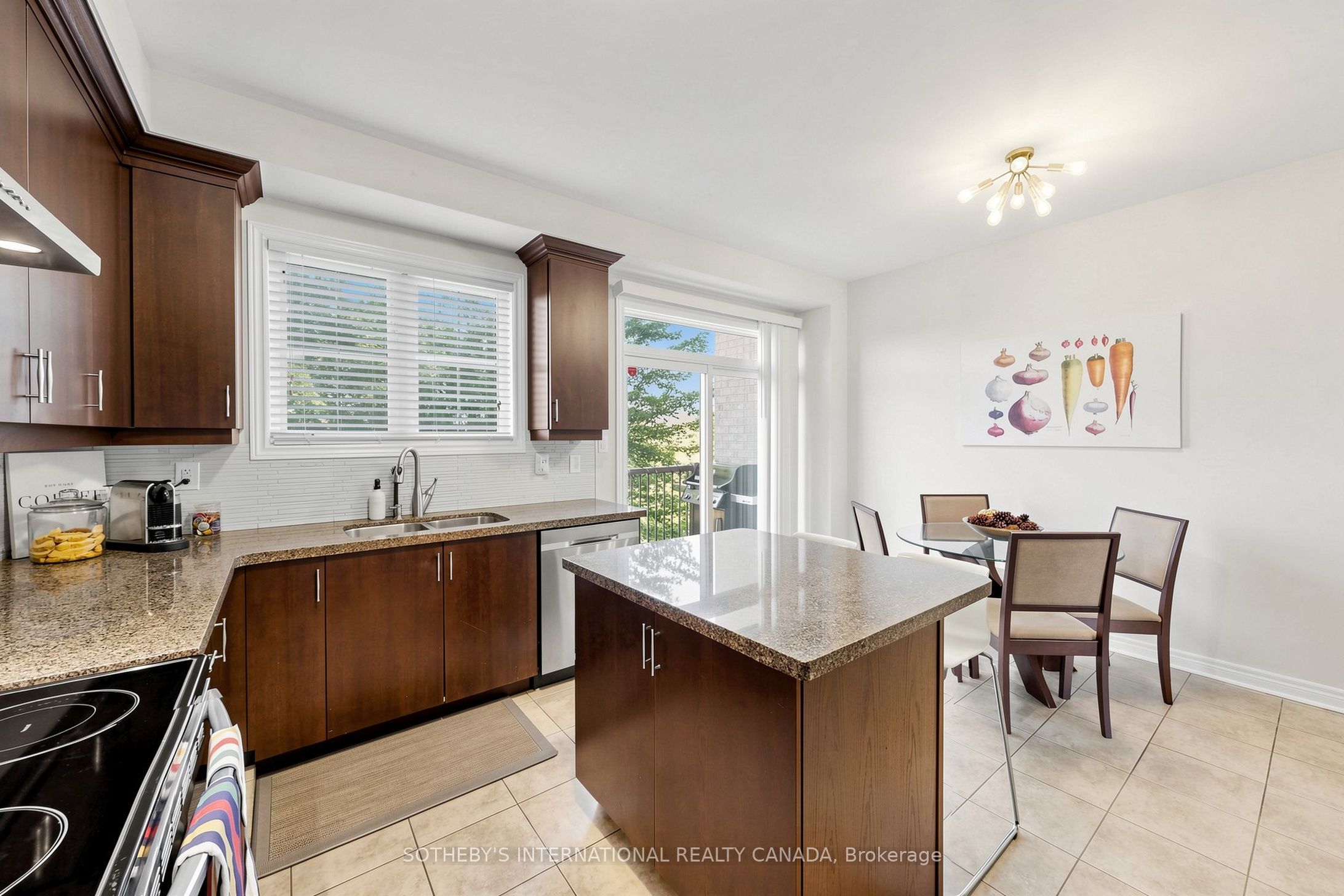 38 Cedar Lake Crescent Property Photo 14