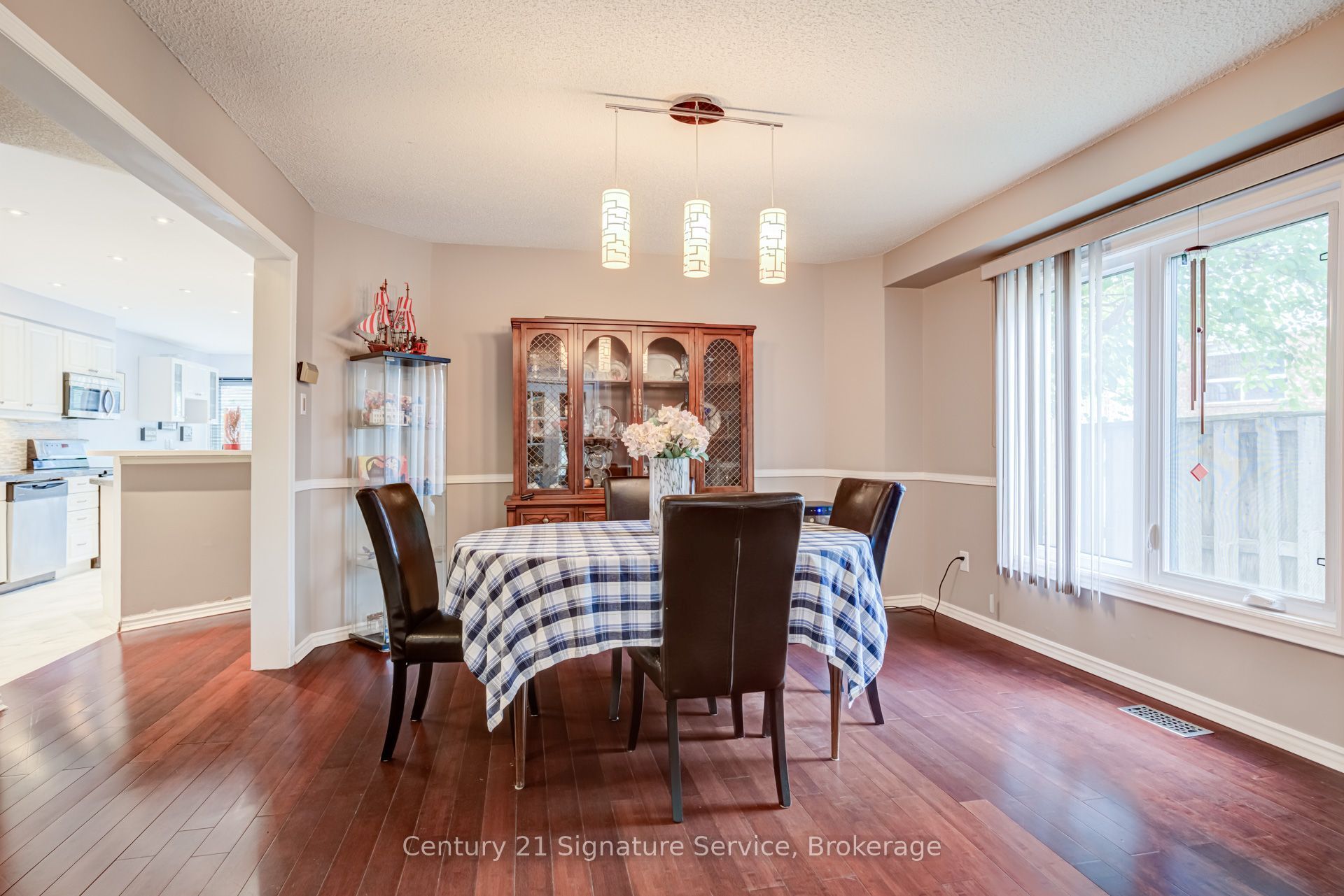 2755 Lindholm Crescent Property Photo 9