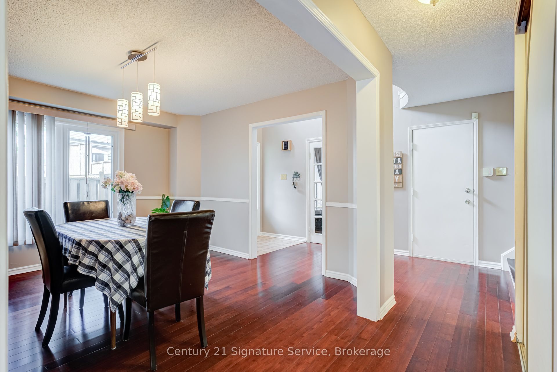 2755 Lindholm Crescent Property Photo 11