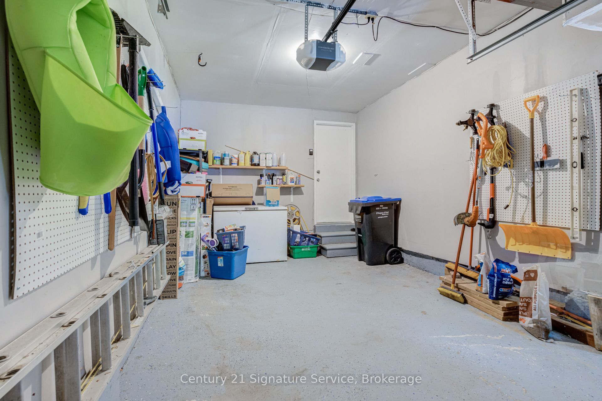 2755 Lindholm Crescent Property Photo 44