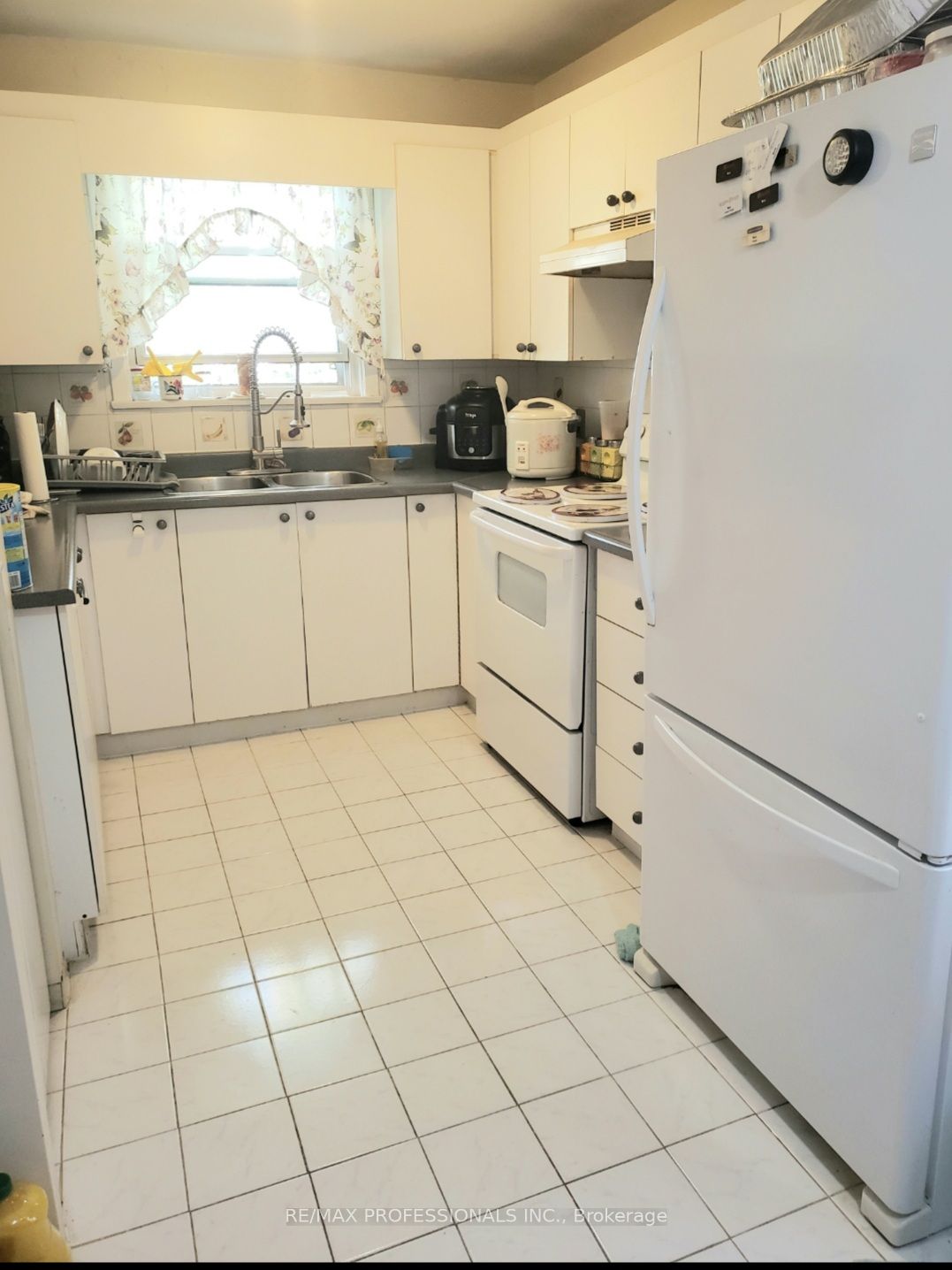 8 Bridesburg Drive Property Photo 5