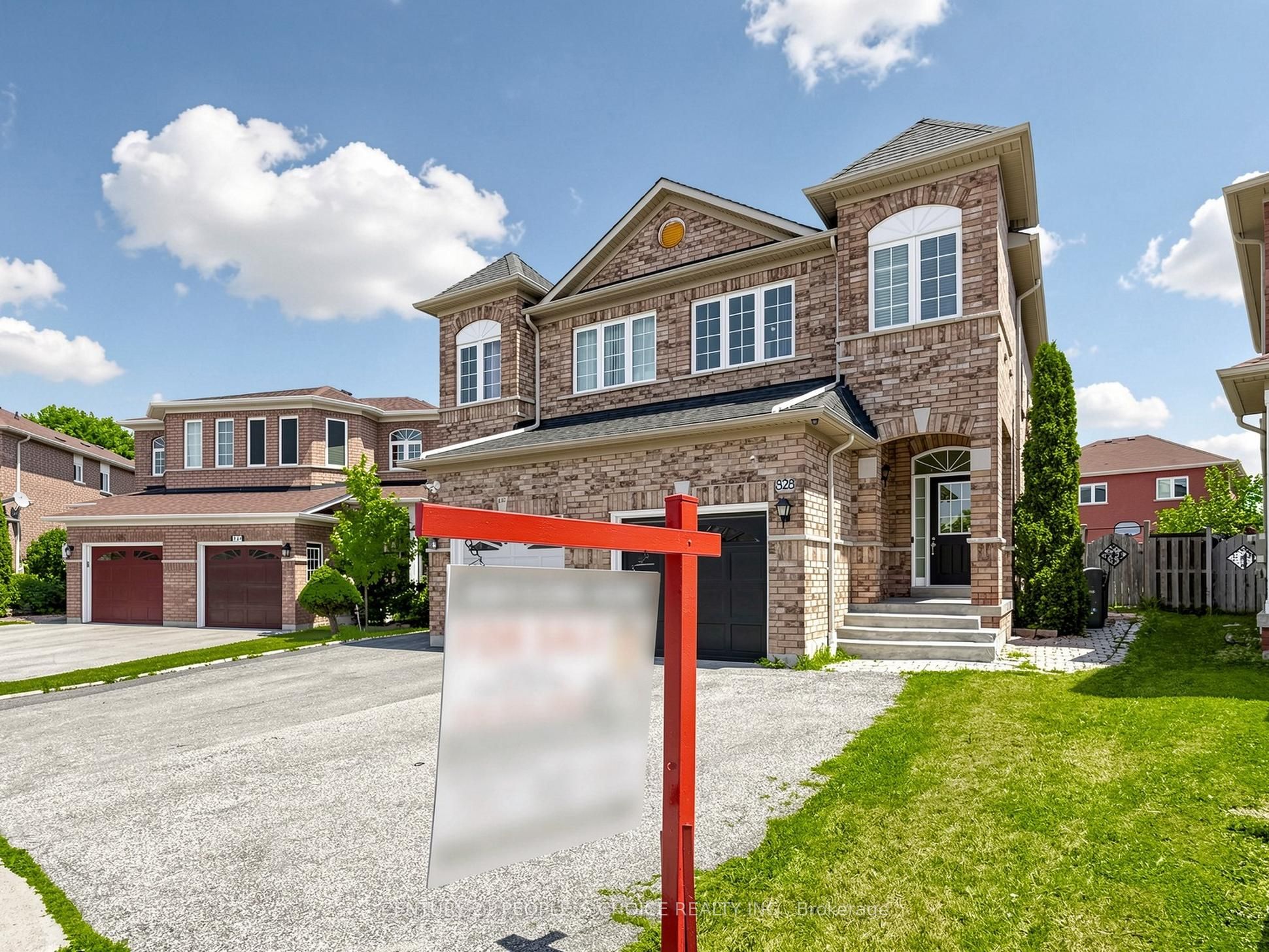 828 Khan Crescent Property Photo 3