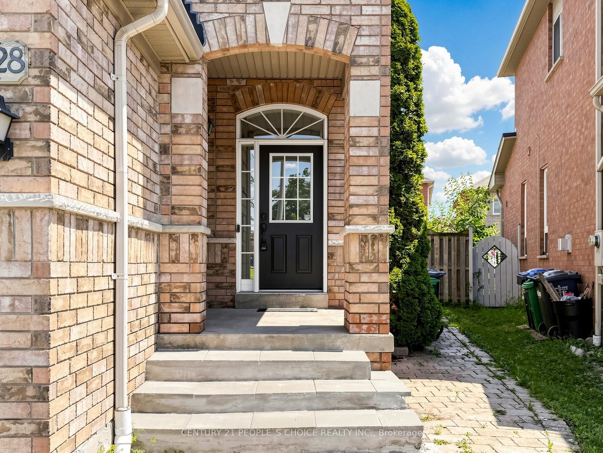 828 Khan Crescent Property Photo 6
