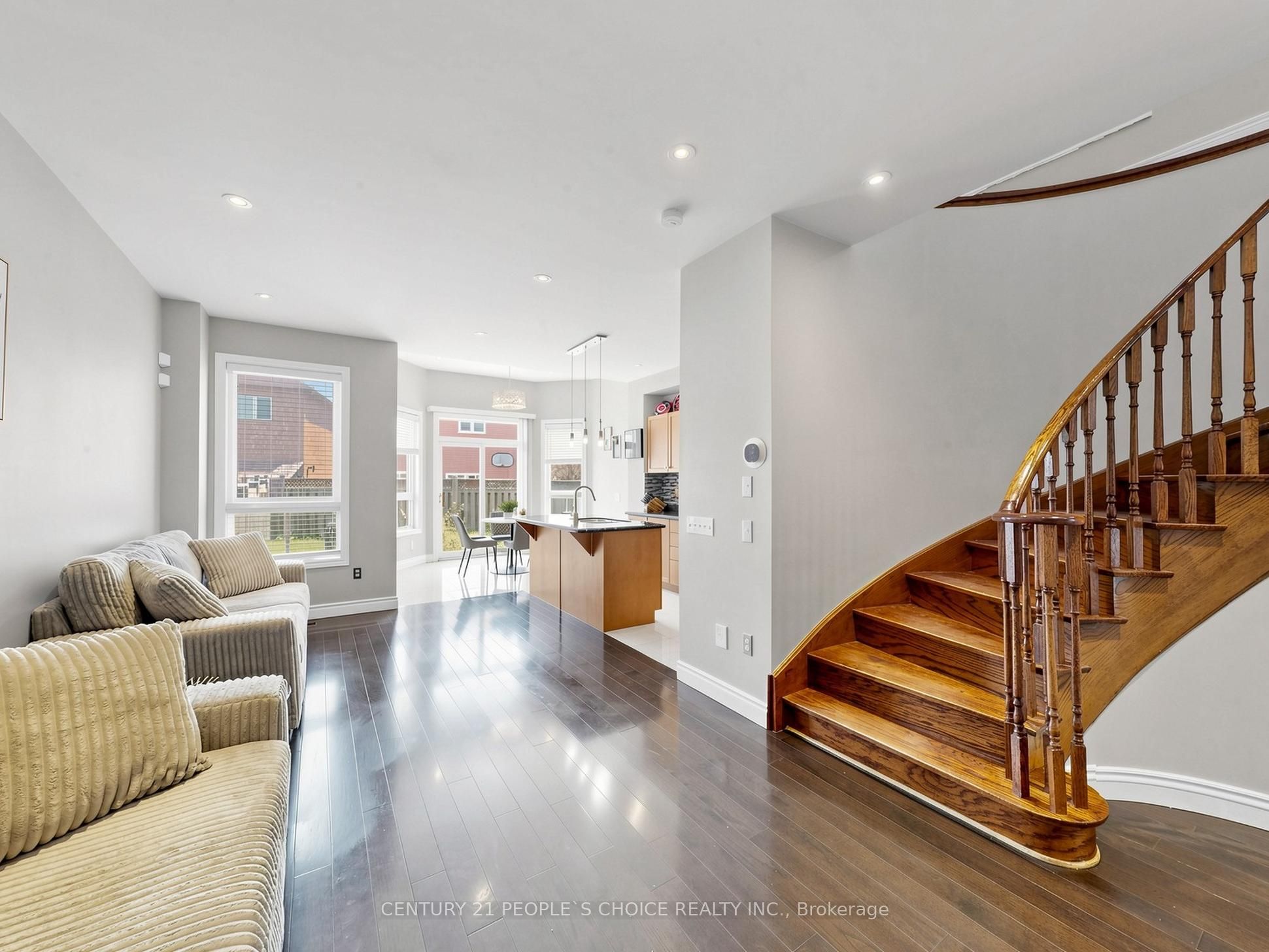 828 Khan Crescent Property Photo 8