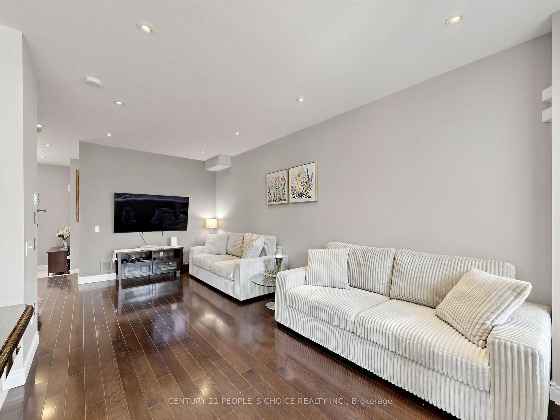 828 Khan Crescent Property Photo 10
