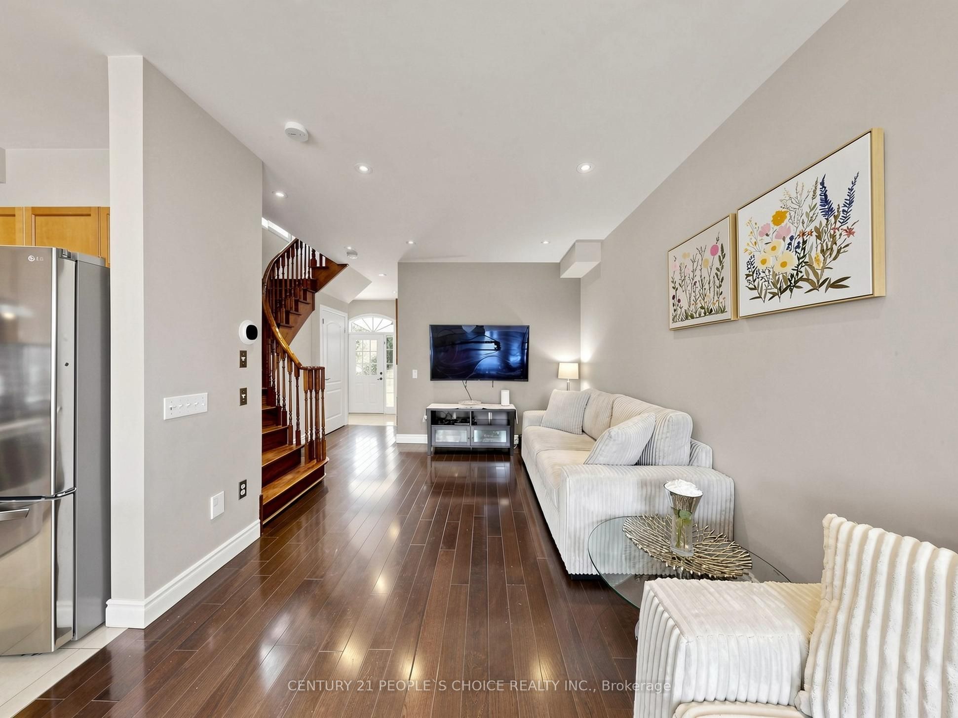 828 Khan Crescent Property Photo 11
