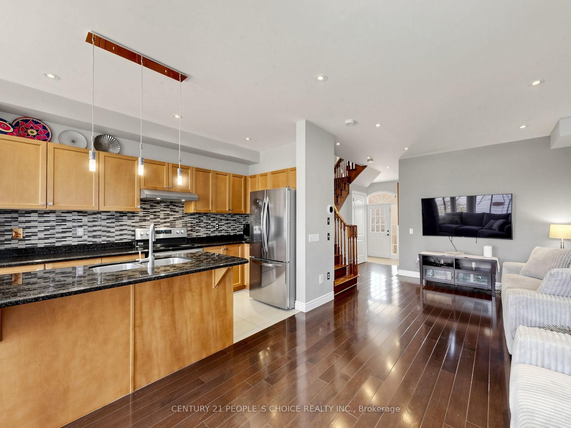 828 Khan Crescent Property Photo 12