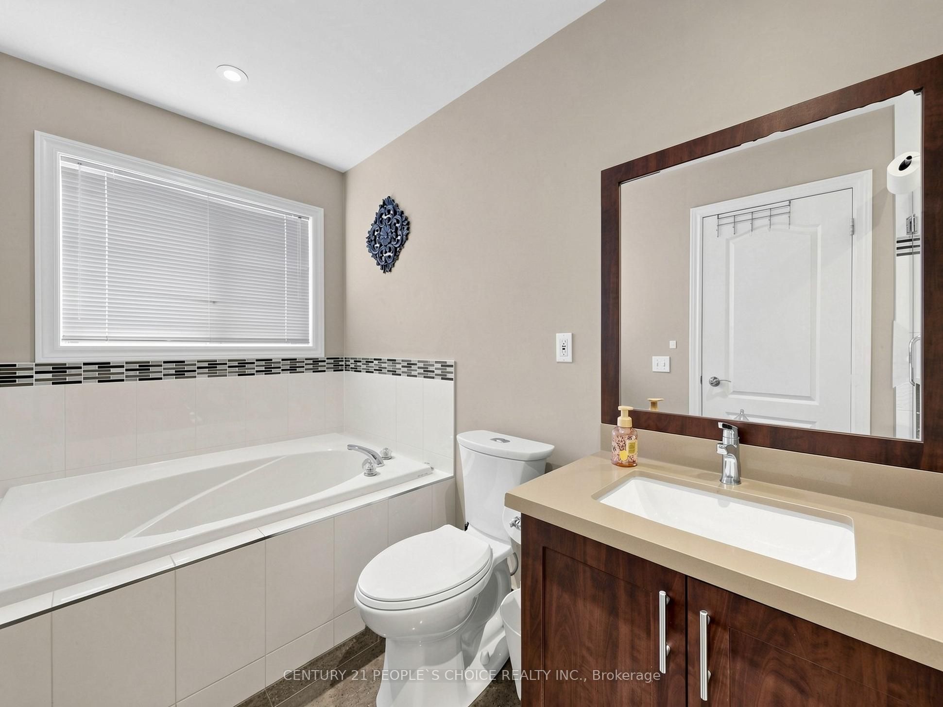 828 Khan Crescent Property Photo 30
