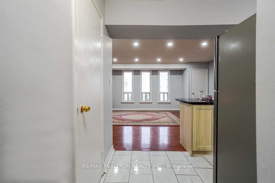28 Rexdale Boulevard 16 Property Photo 2