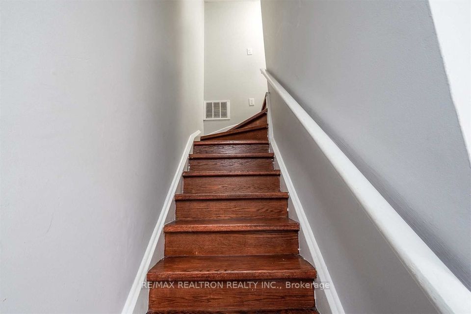 28 Rexdale Boulevard 16 Property Photo 7