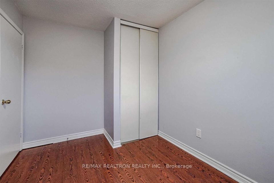28 Rexdale Boulevard 16 Property Photo 9