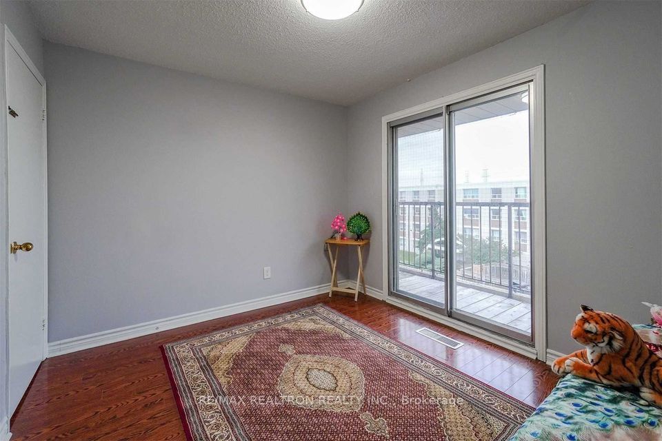 28 Rexdale Boulevard 16 Property Photo 10