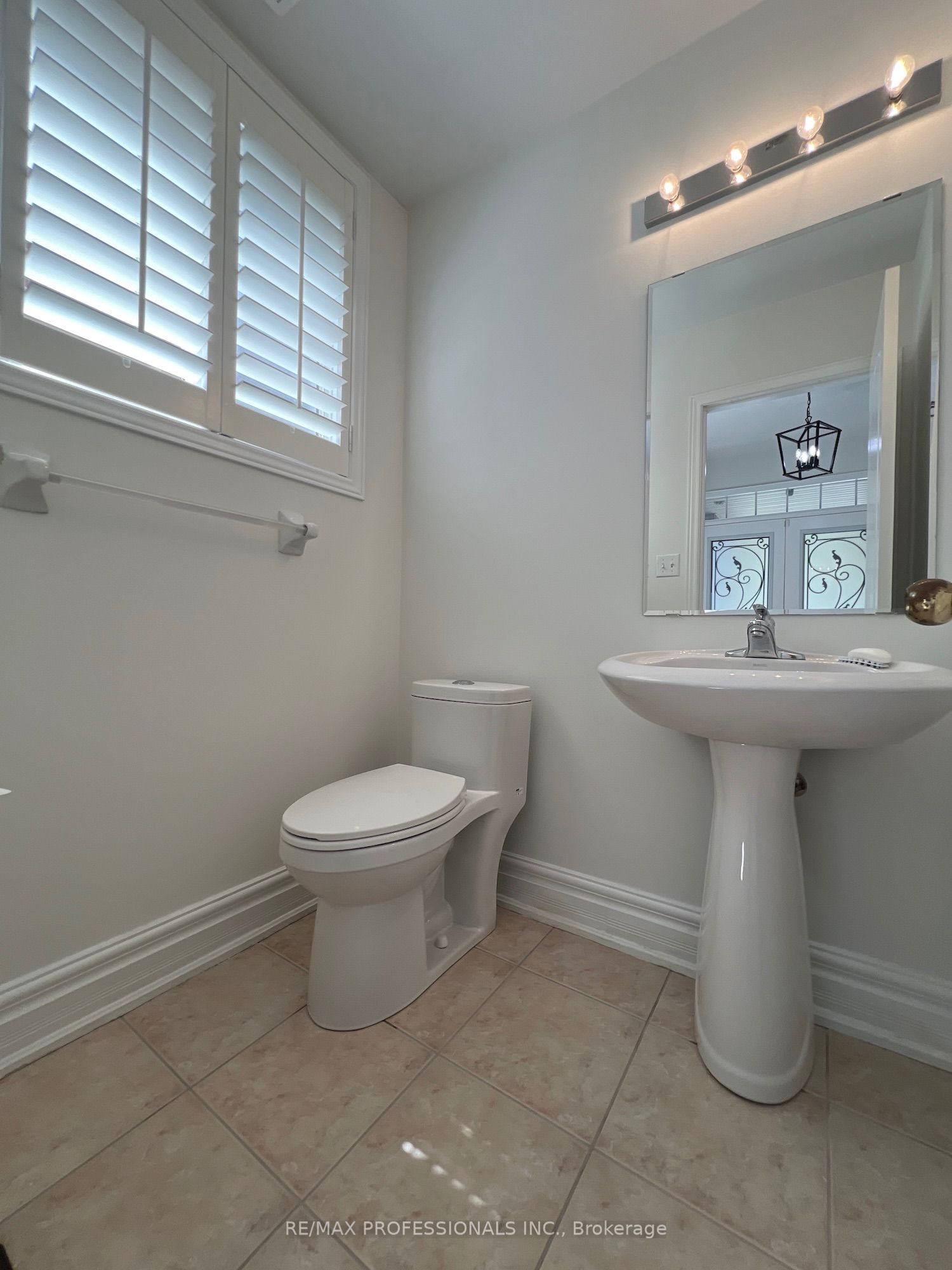 3895 Henrietta Way Property Photo 6
