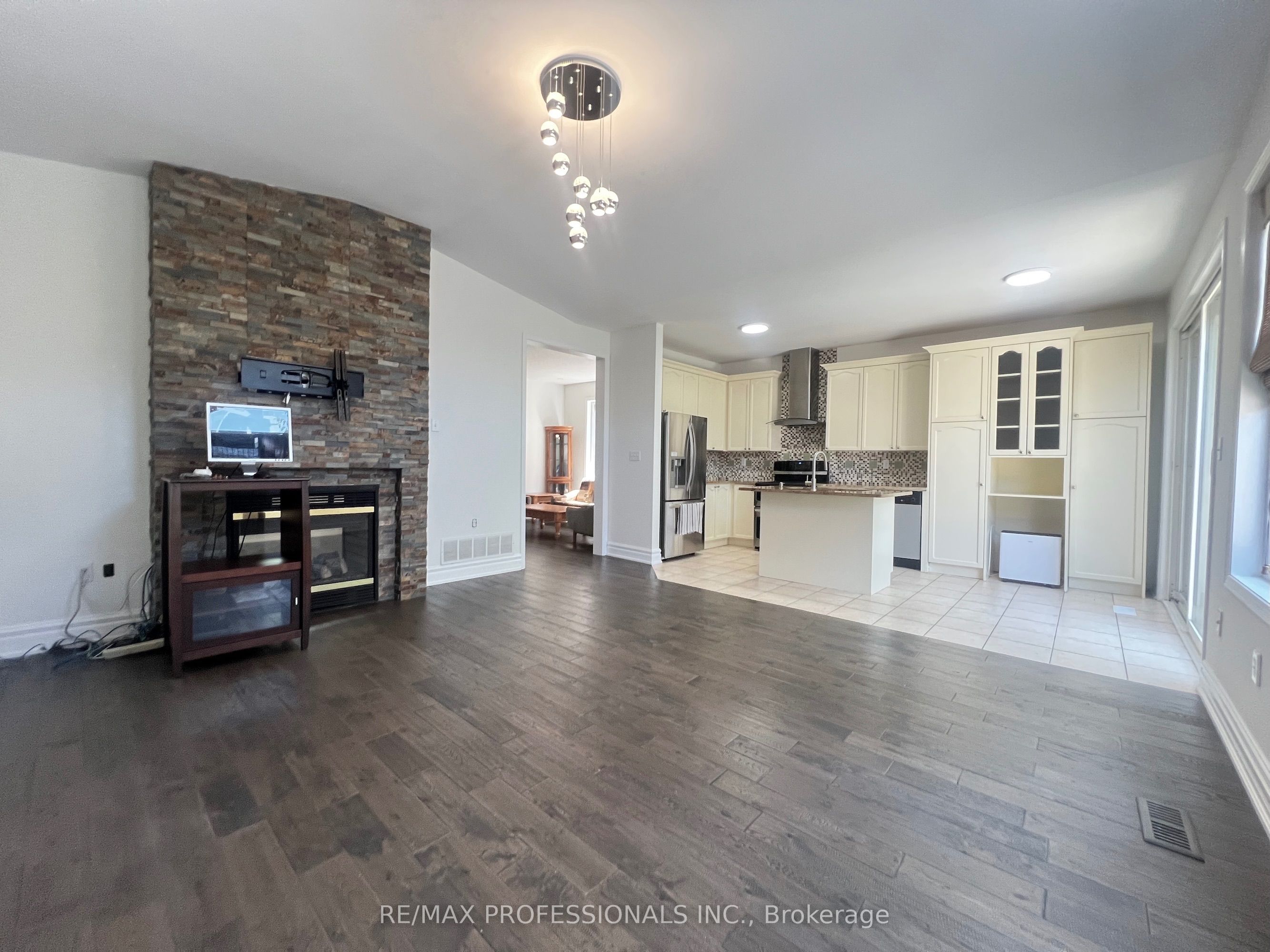 3895 Henrietta Way Property Photo 10