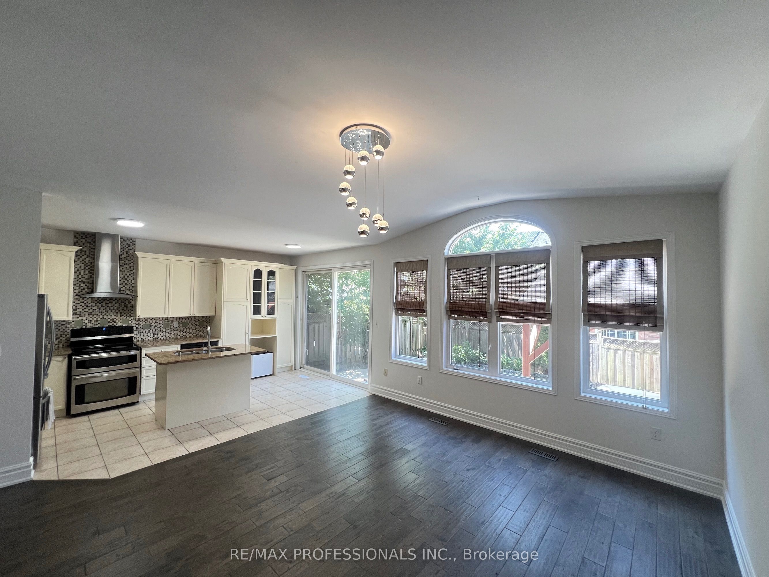 3895 Henrietta Way Property Photo 11