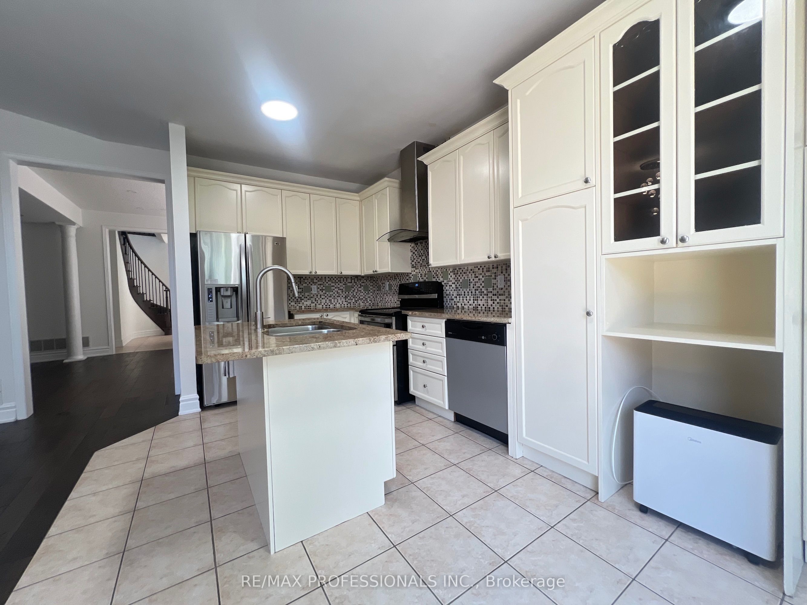 3895 Henrietta Way Property Photo 13