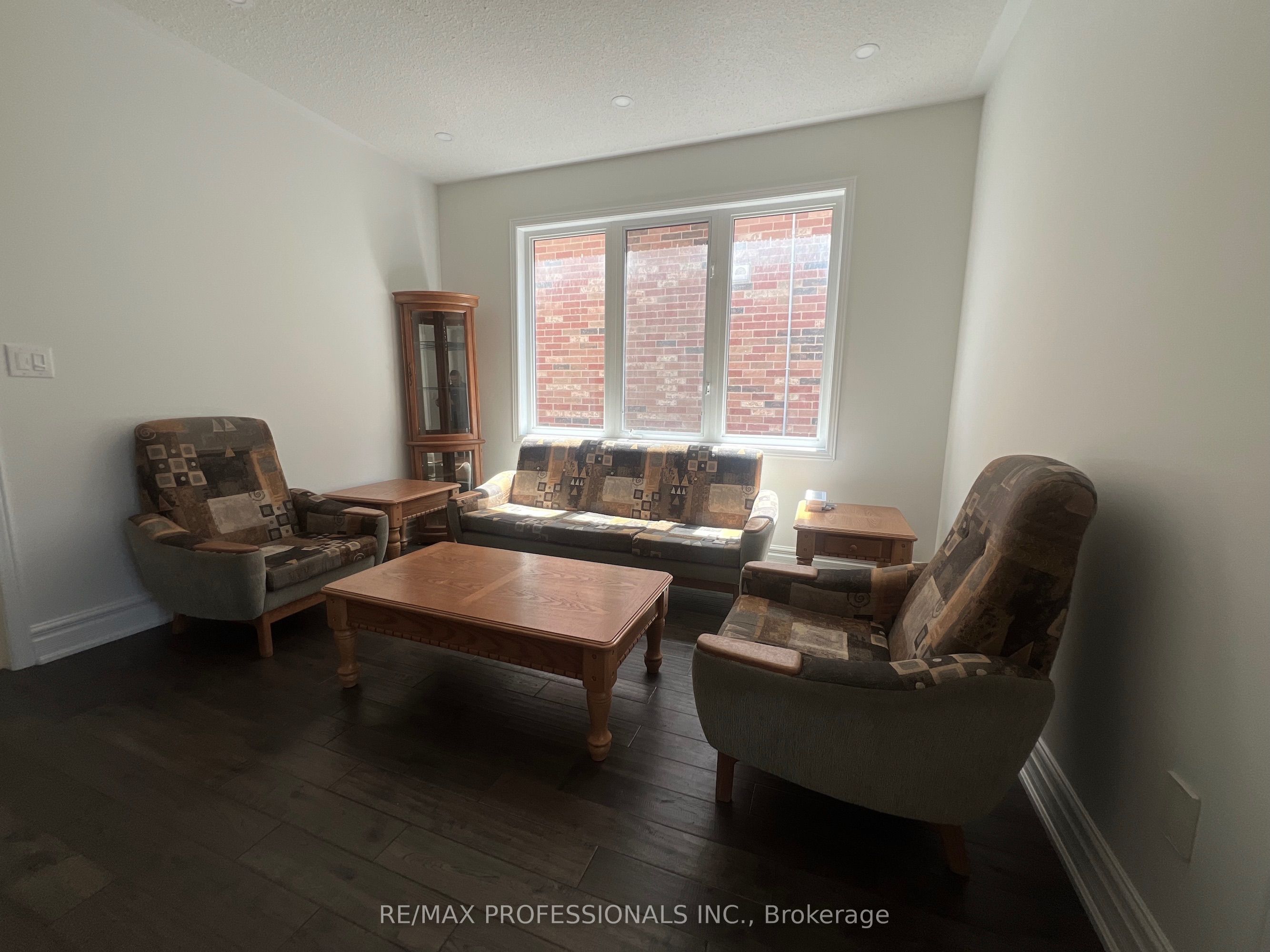 3895 Henrietta Way Property Photo 15