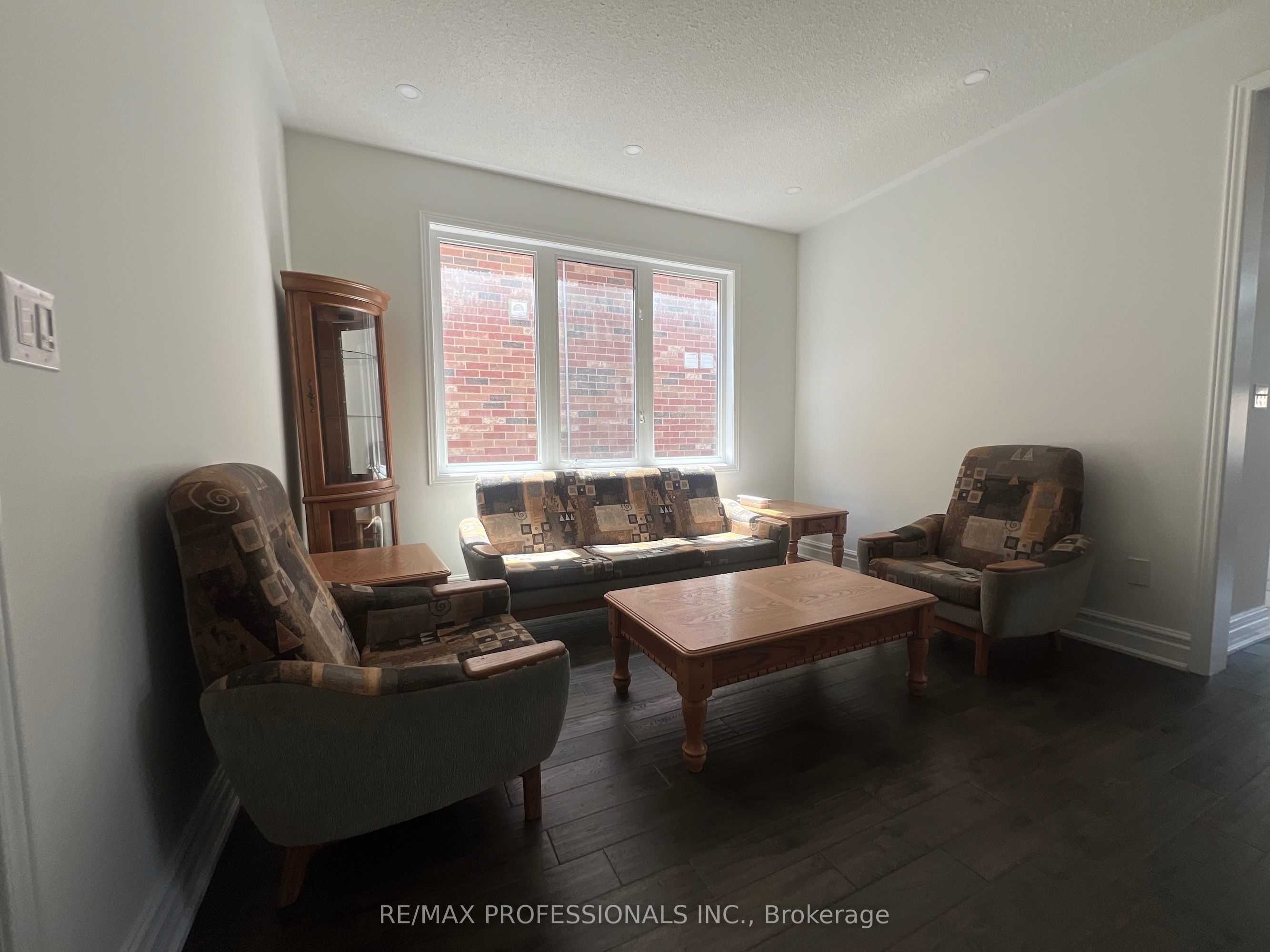3895 Henrietta Way Property Photo 16