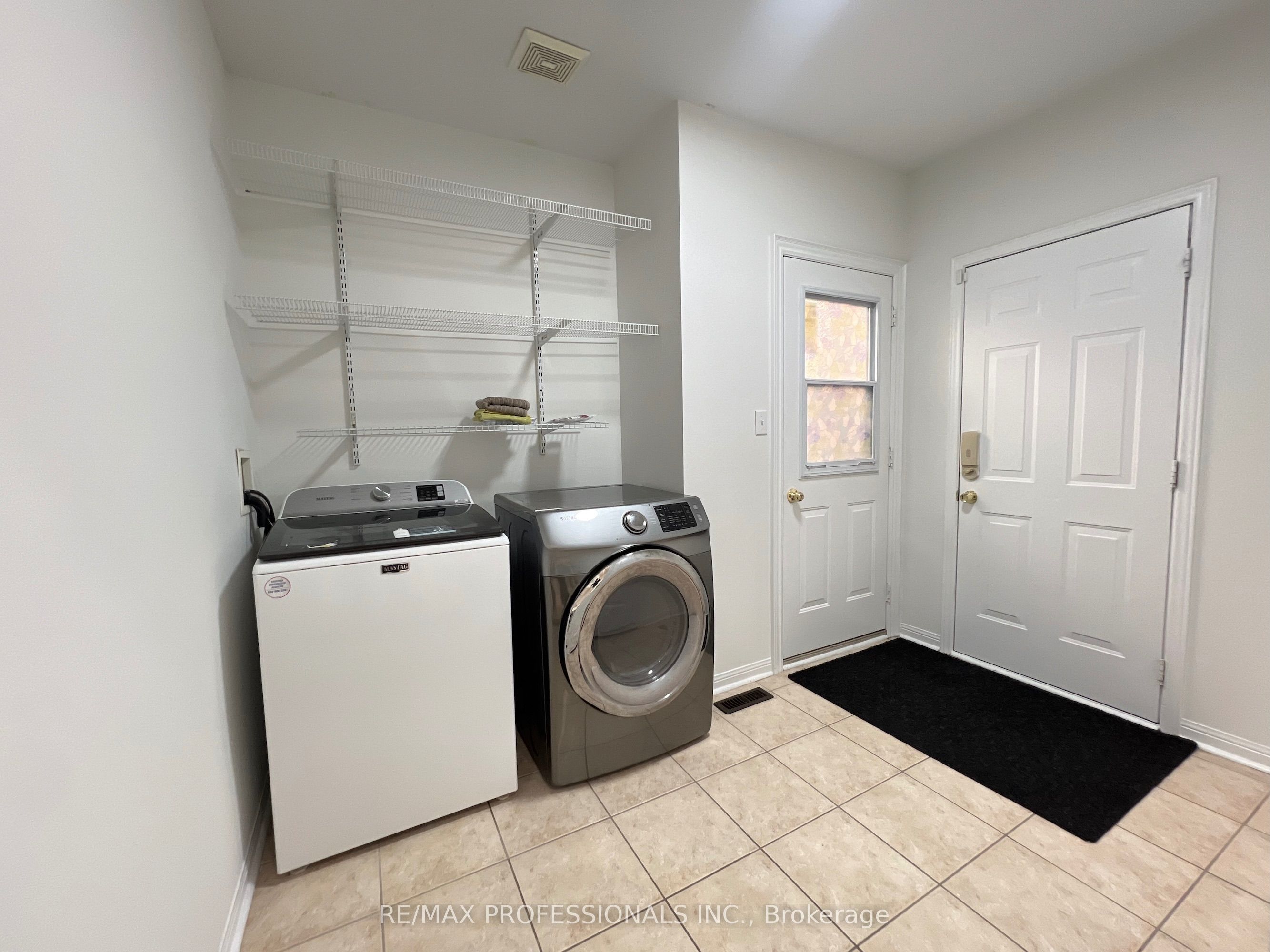 3895 Henrietta Way Property Photo 21