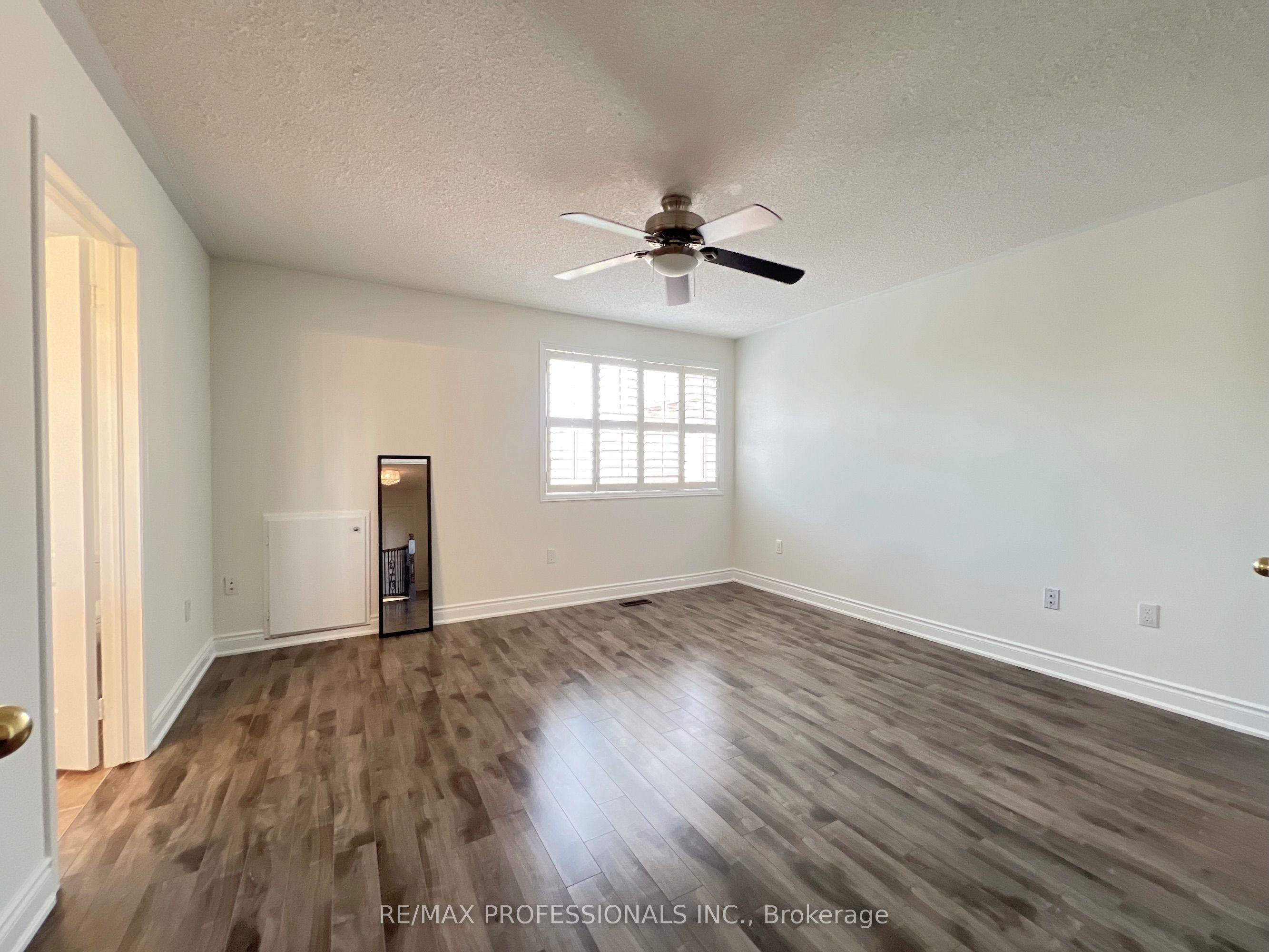 3895 Henrietta Way Property Photo 25