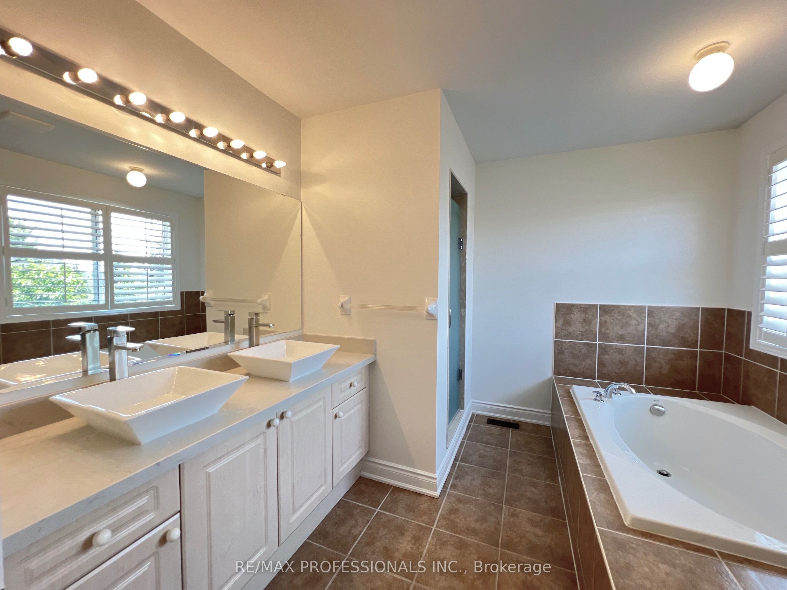 3895 Henrietta Way Property Photo 27
