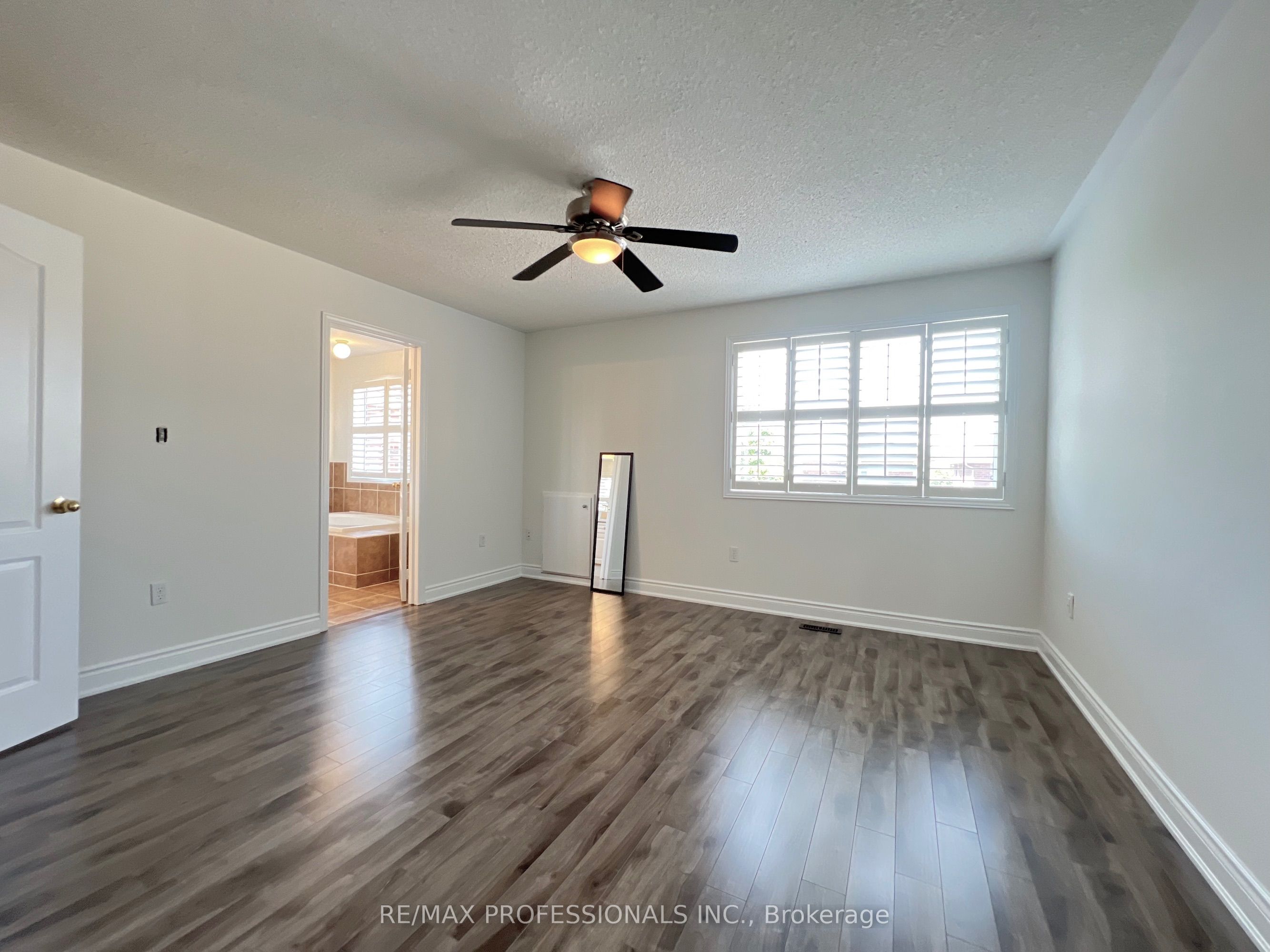 3895 Henrietta Way Property Photo 29