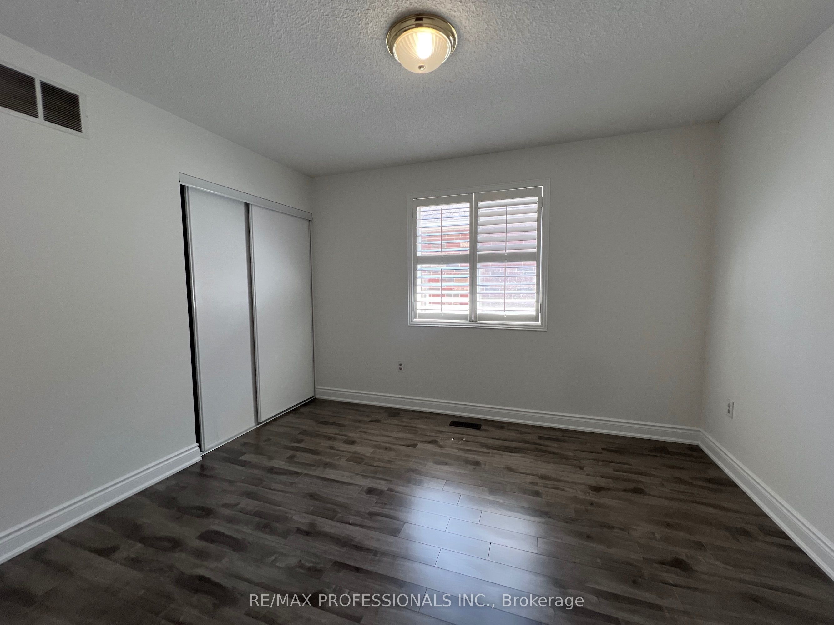 3895 Henrietta Way Property Photo 30