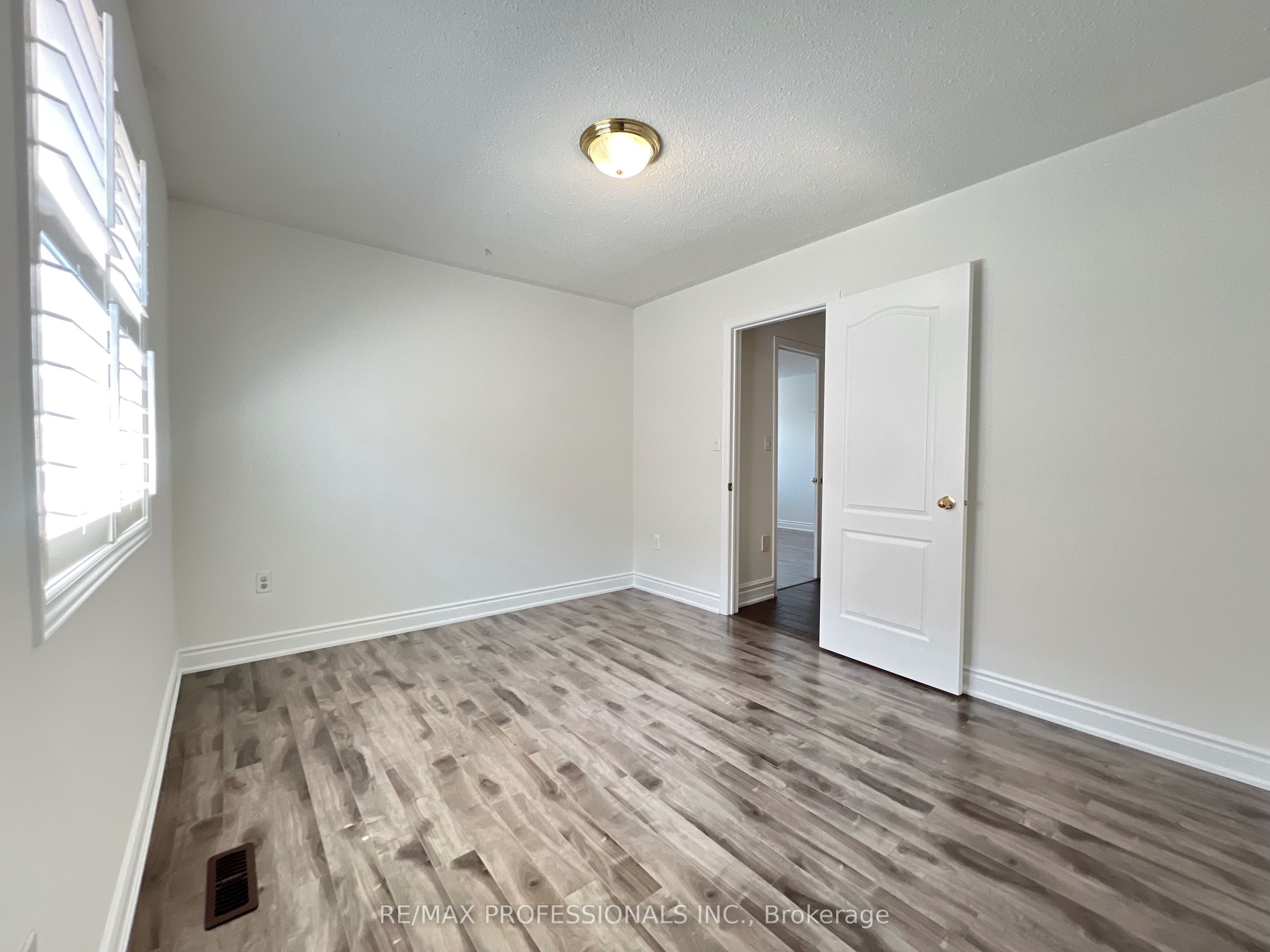 3895 Henrietta Way Property Photo 31