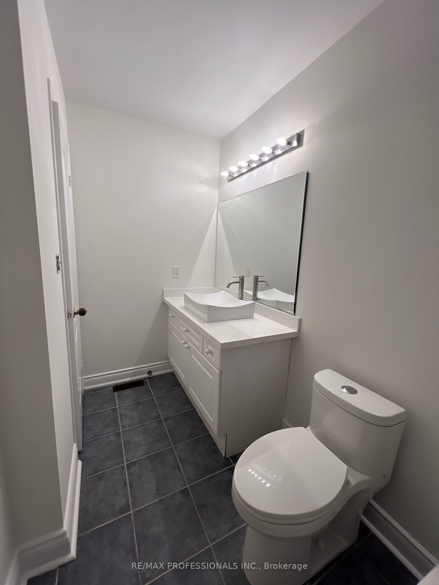 3895 Henrietta Way Property Photo 33