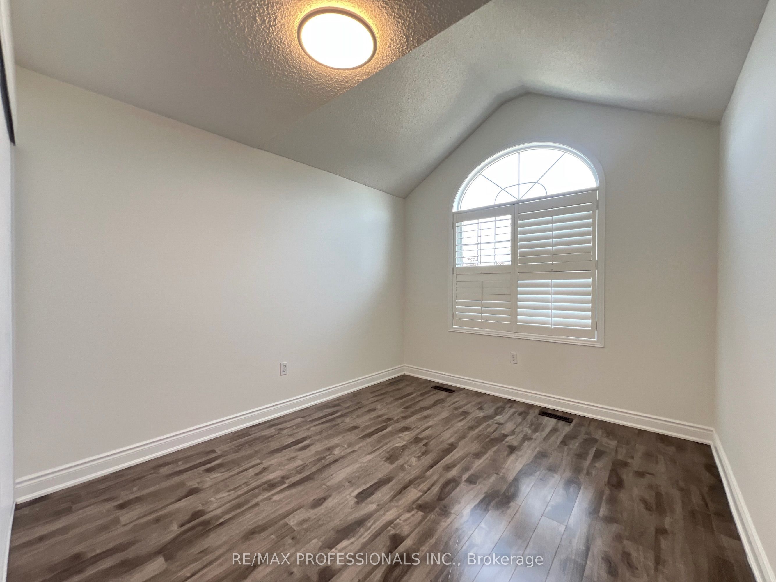 3895 Henrietta Way Property Photo 34