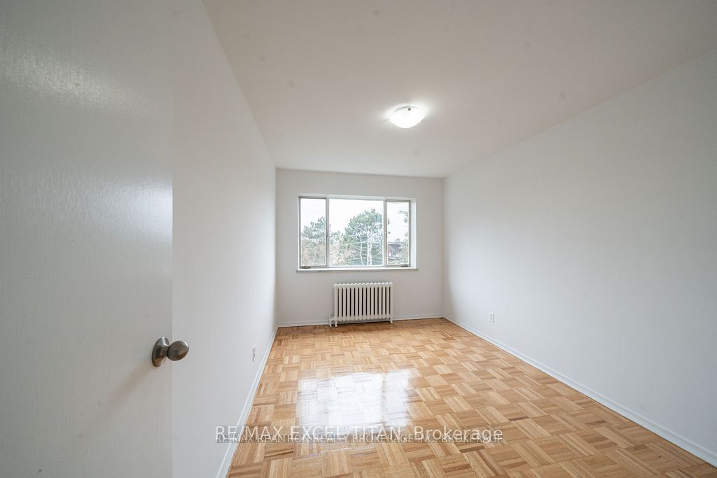 799 Robinson Street 4 Property Photo 6