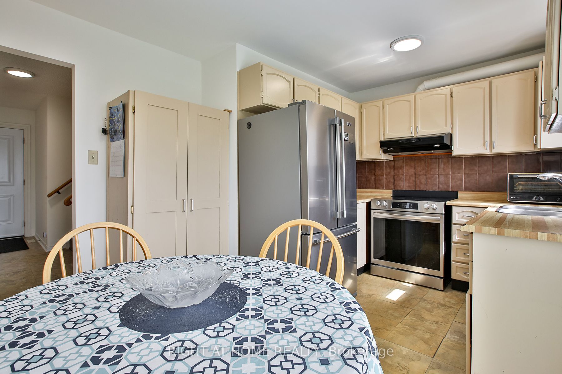 56 Cathy Jean Crescent Property Photo 14