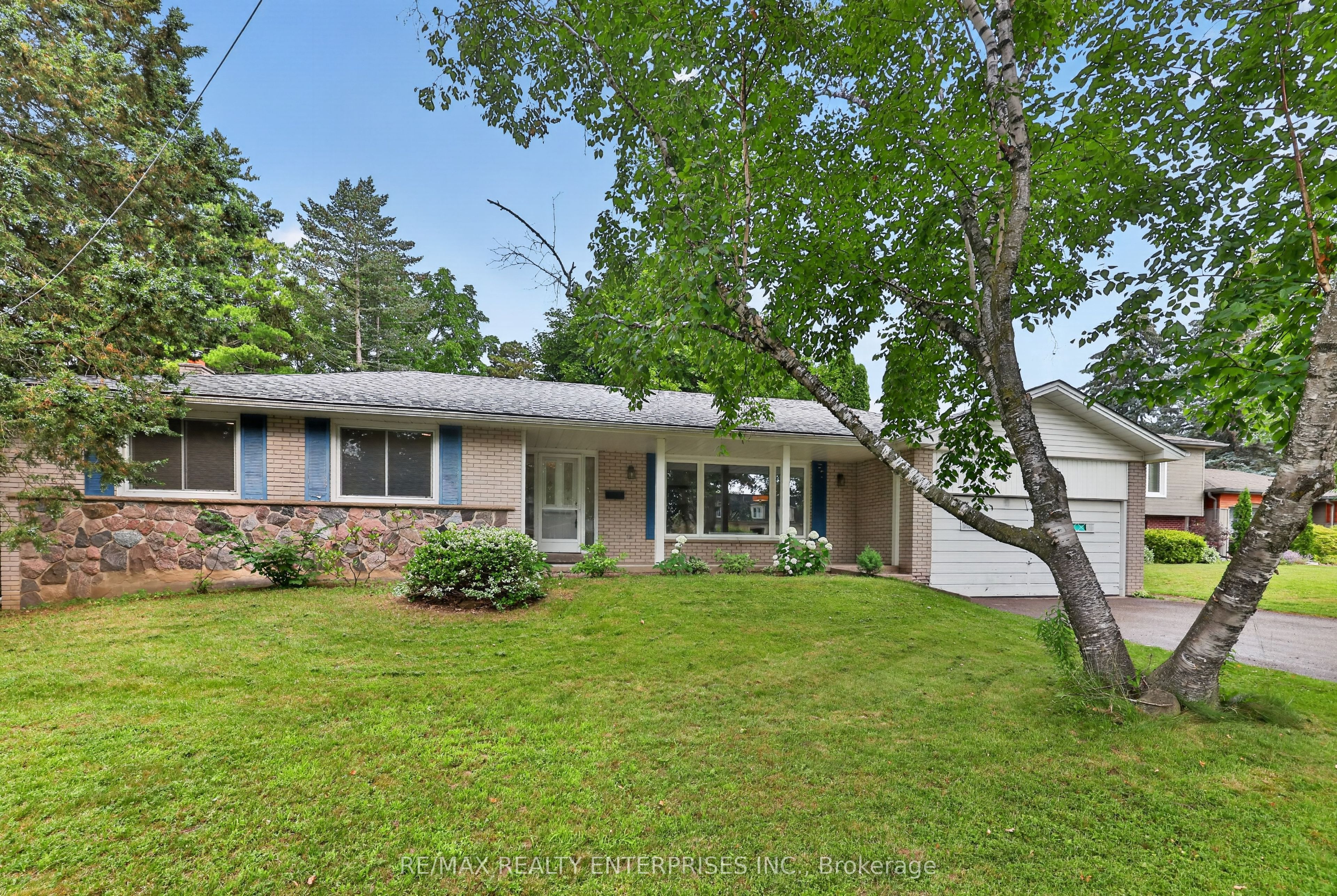 975 Cresthampton Lane Property Photo 1