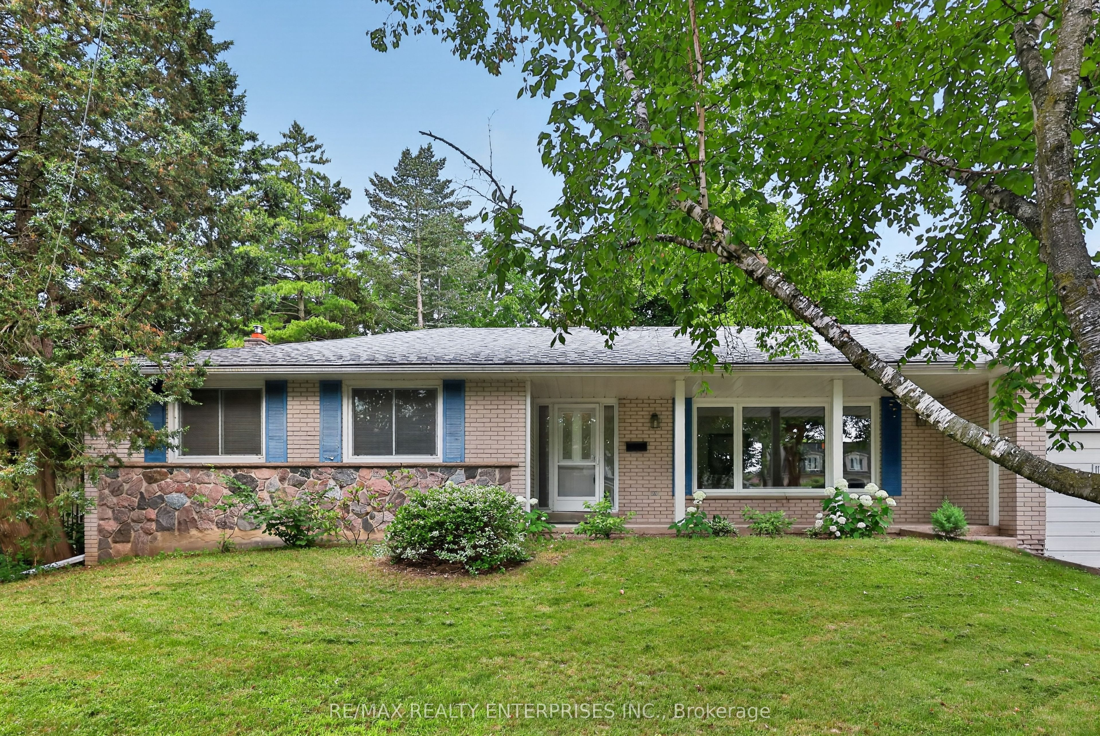 975 Cresthampton Lane Property Photo 3