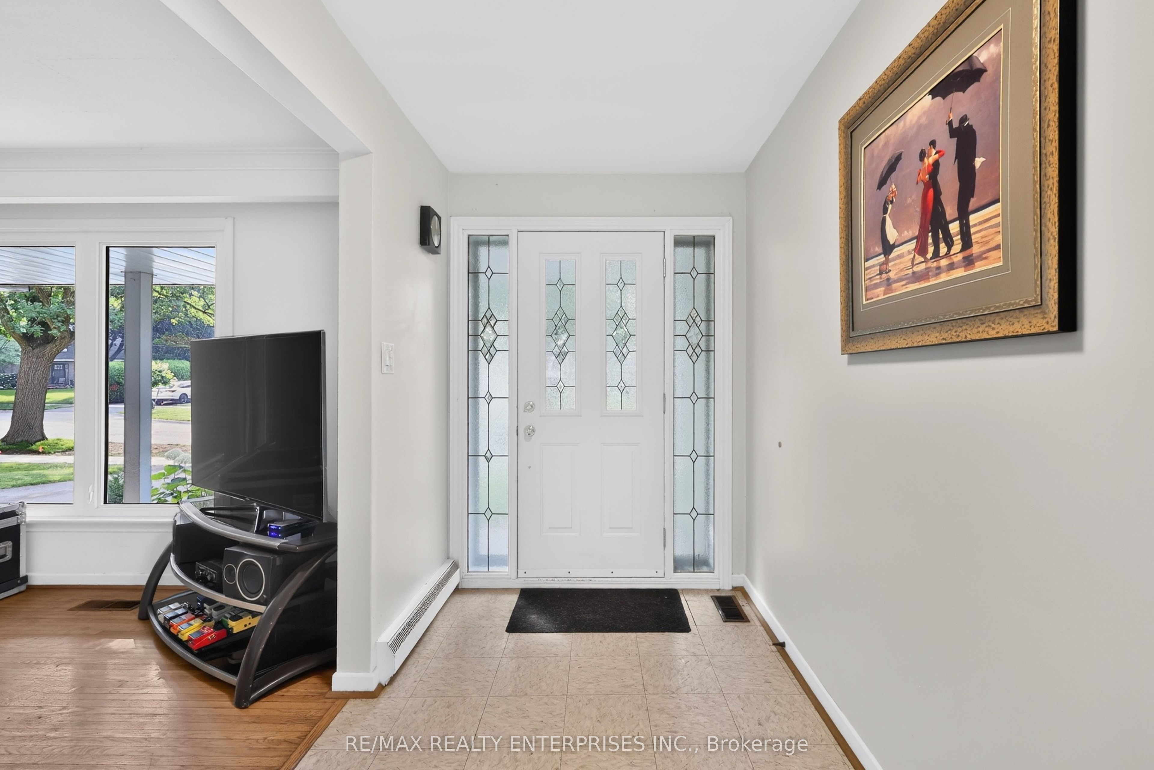 975 Cresthampton Lane Property Photo 4
