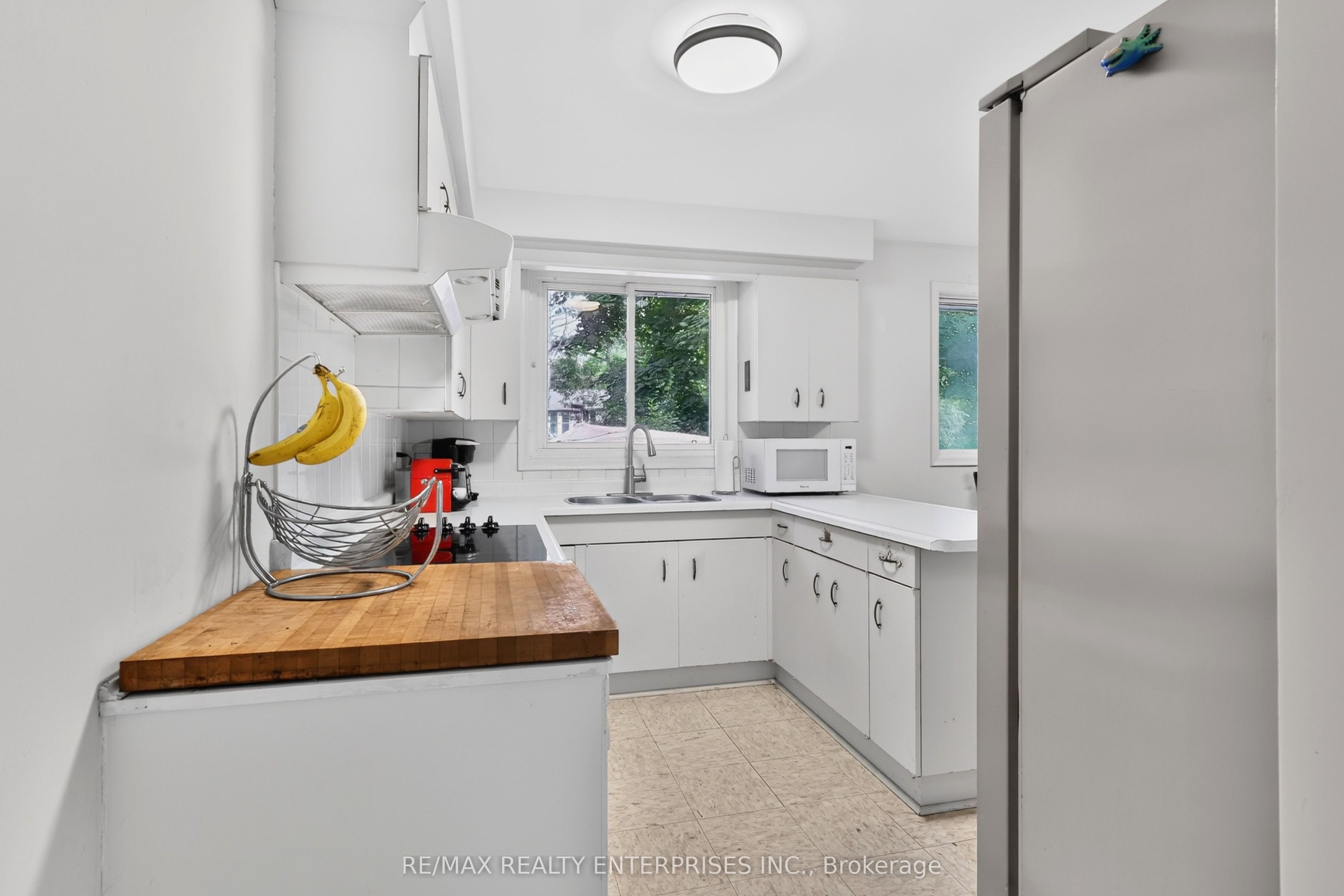 975 Cresthampton Lane Property Photo 10