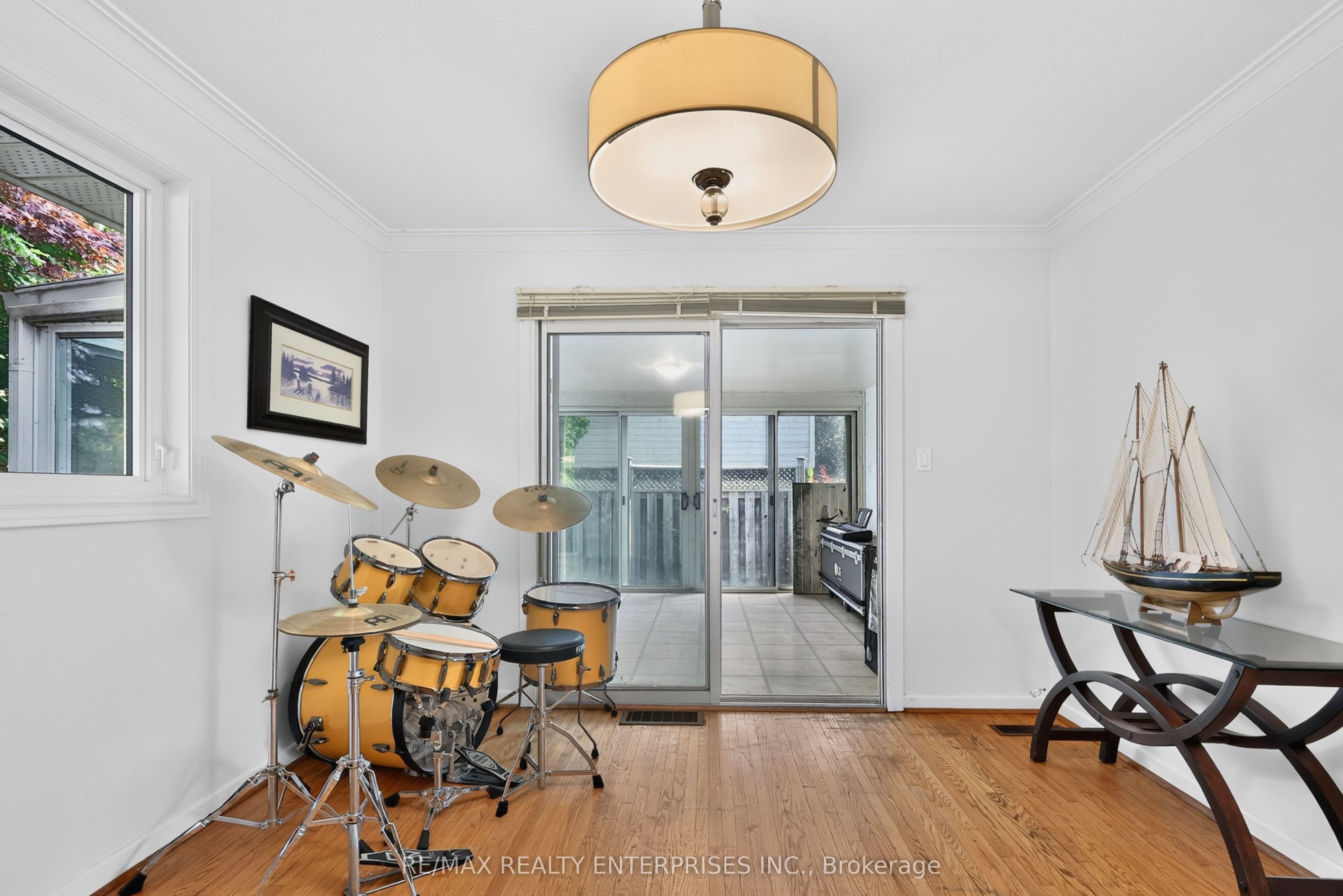 975 Cresthampton Lane Property Photo 13
