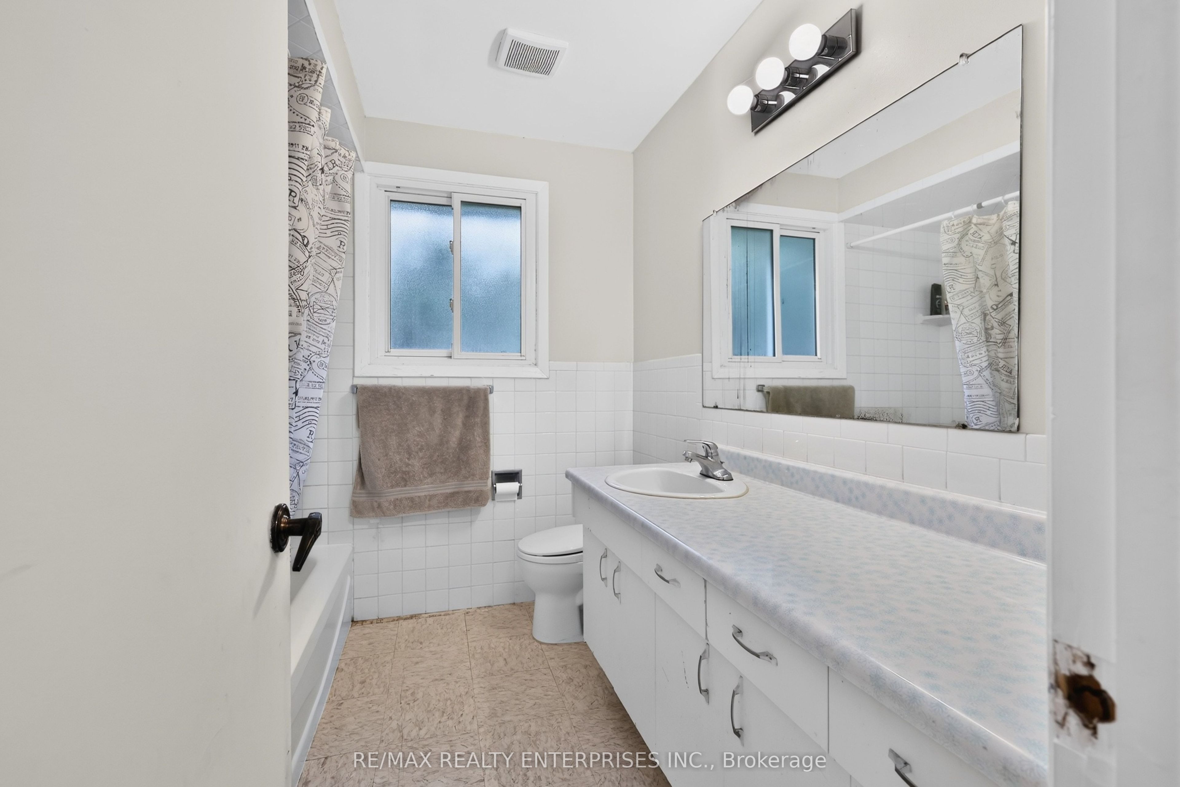 975 Cresthampton Lane Property Photo 24