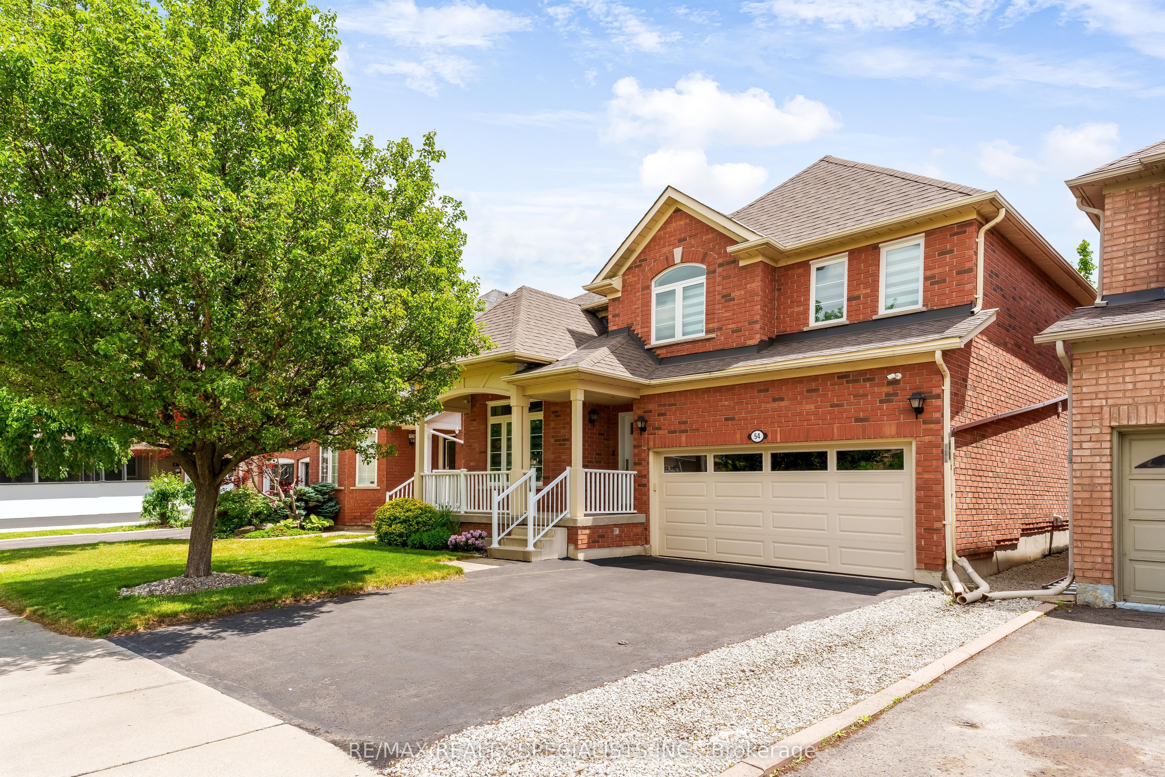 54 Red Plant Crescent Property Photo 1