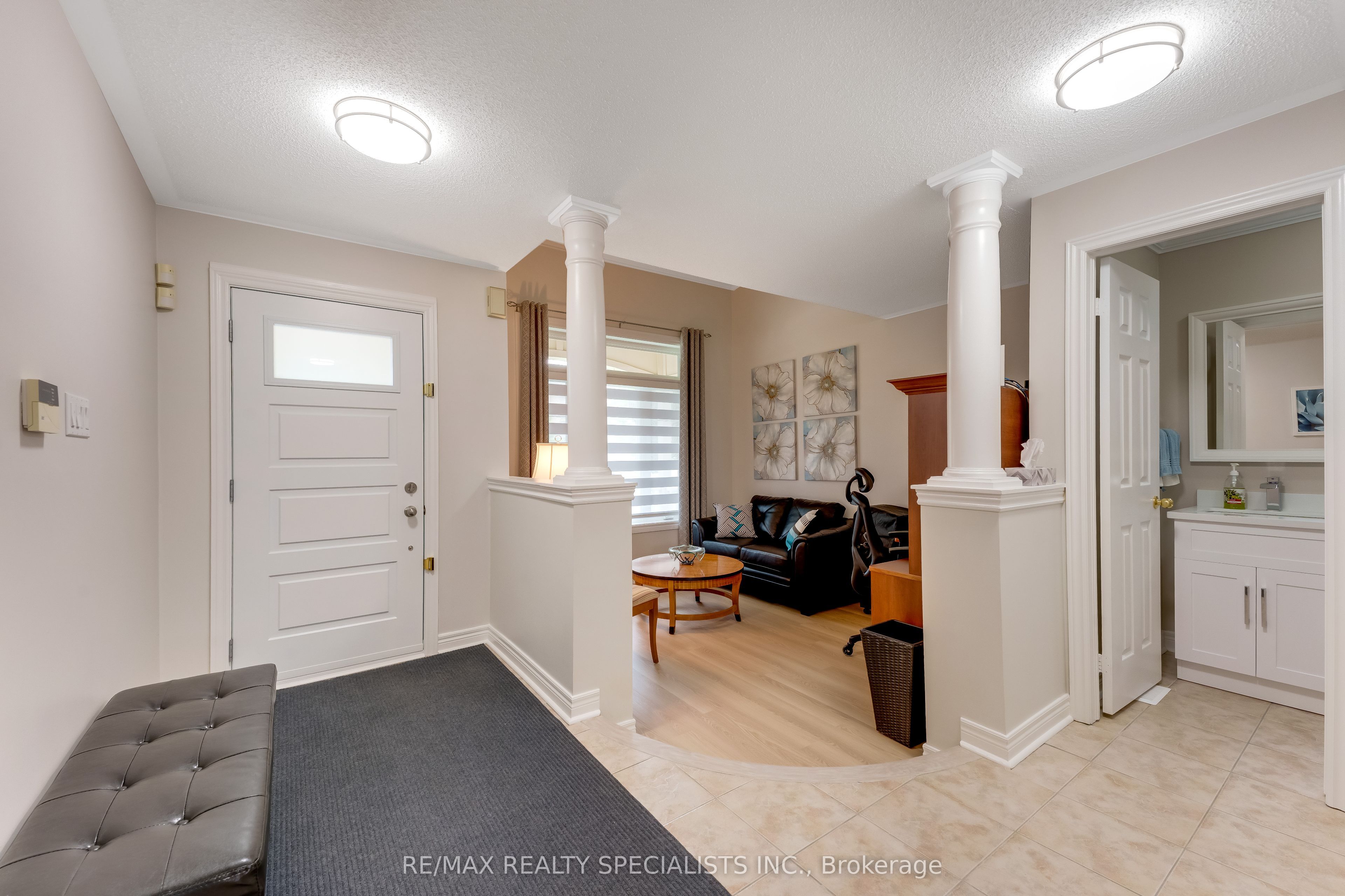 54 Red Plant Crescent Property Photo 3