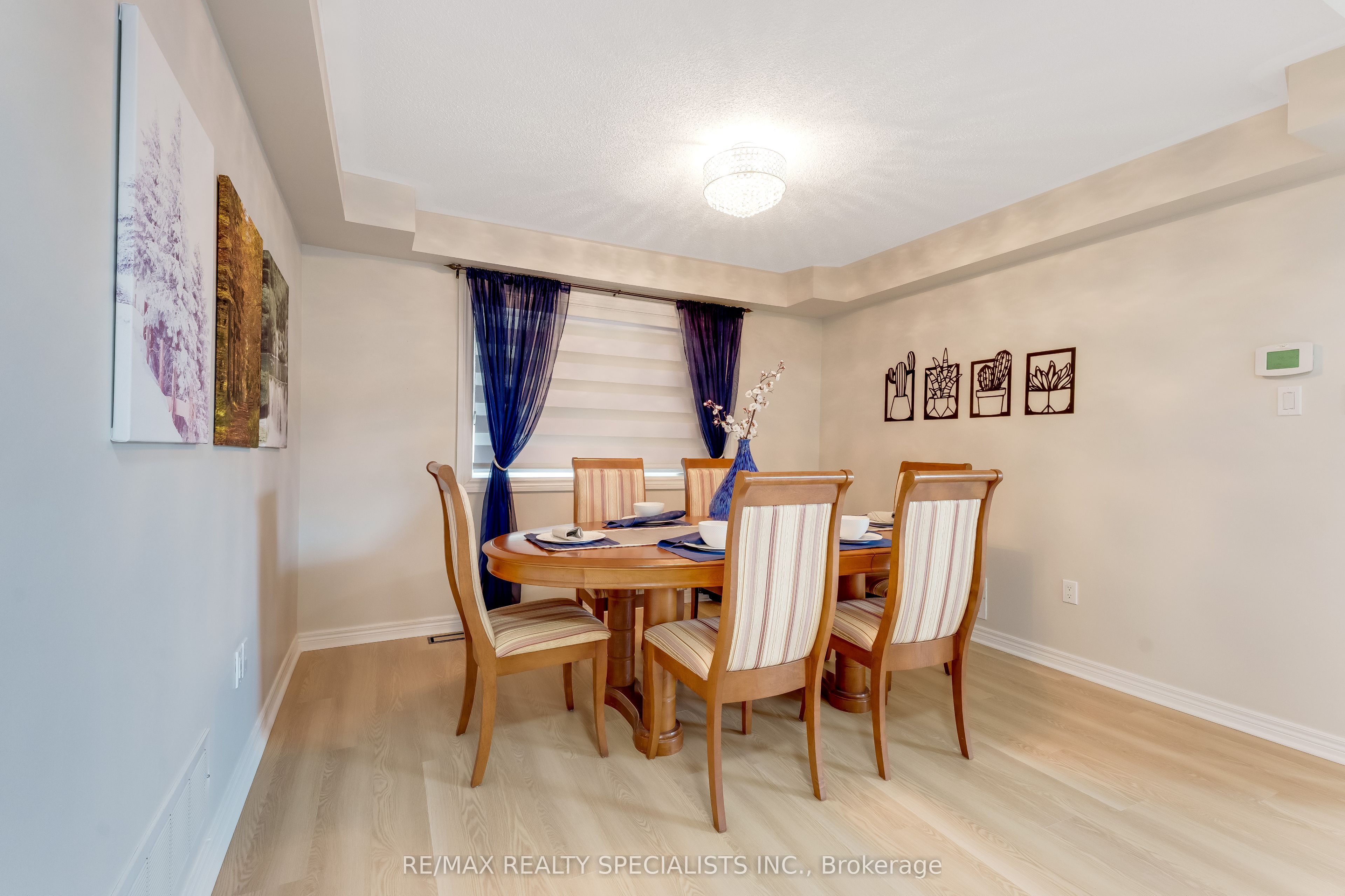 54 Red Plant Crescent Property Photo 12