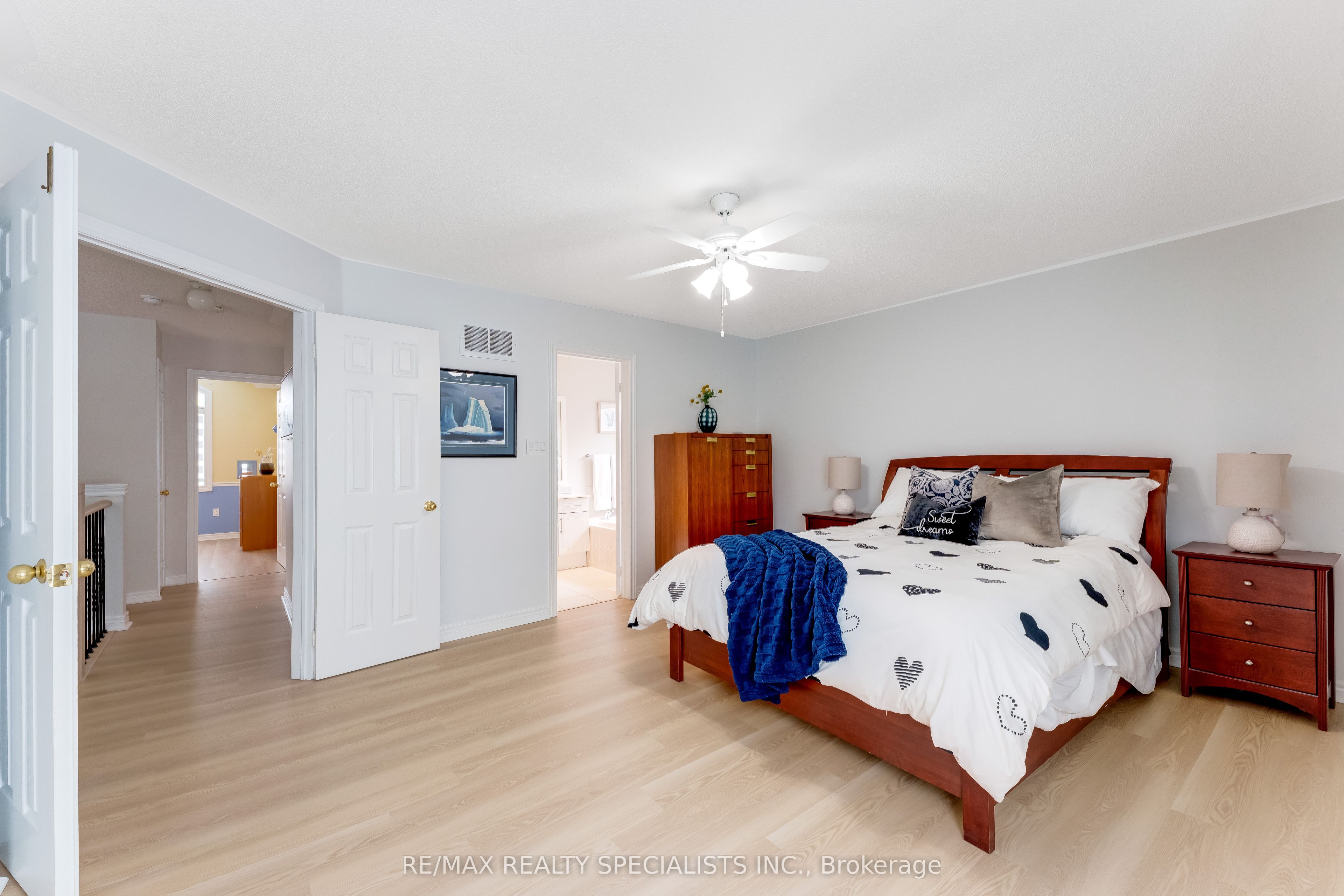 54 Red Plant Crescent Property Photo 16