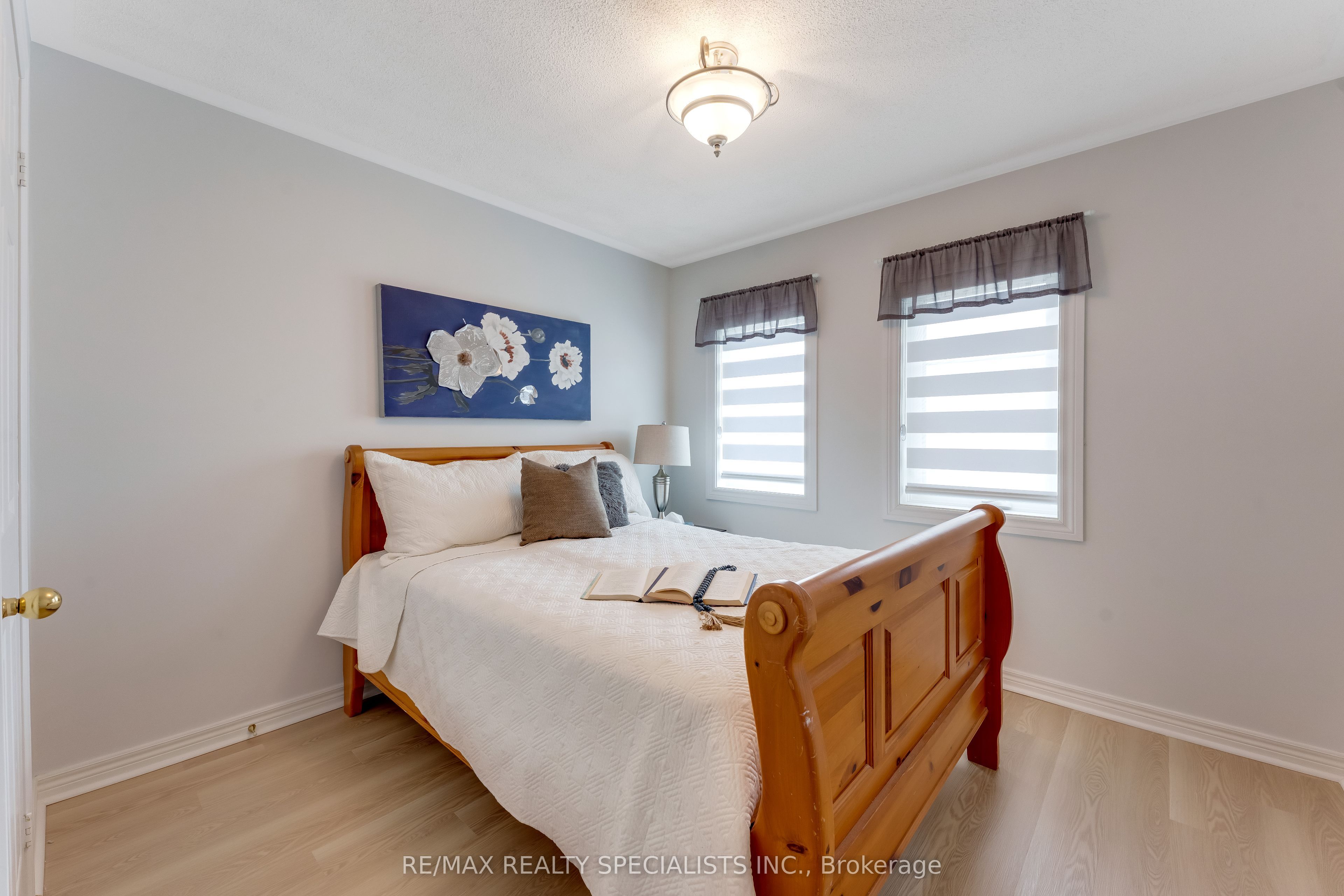54 Red Plant Crescent Property Photo 21